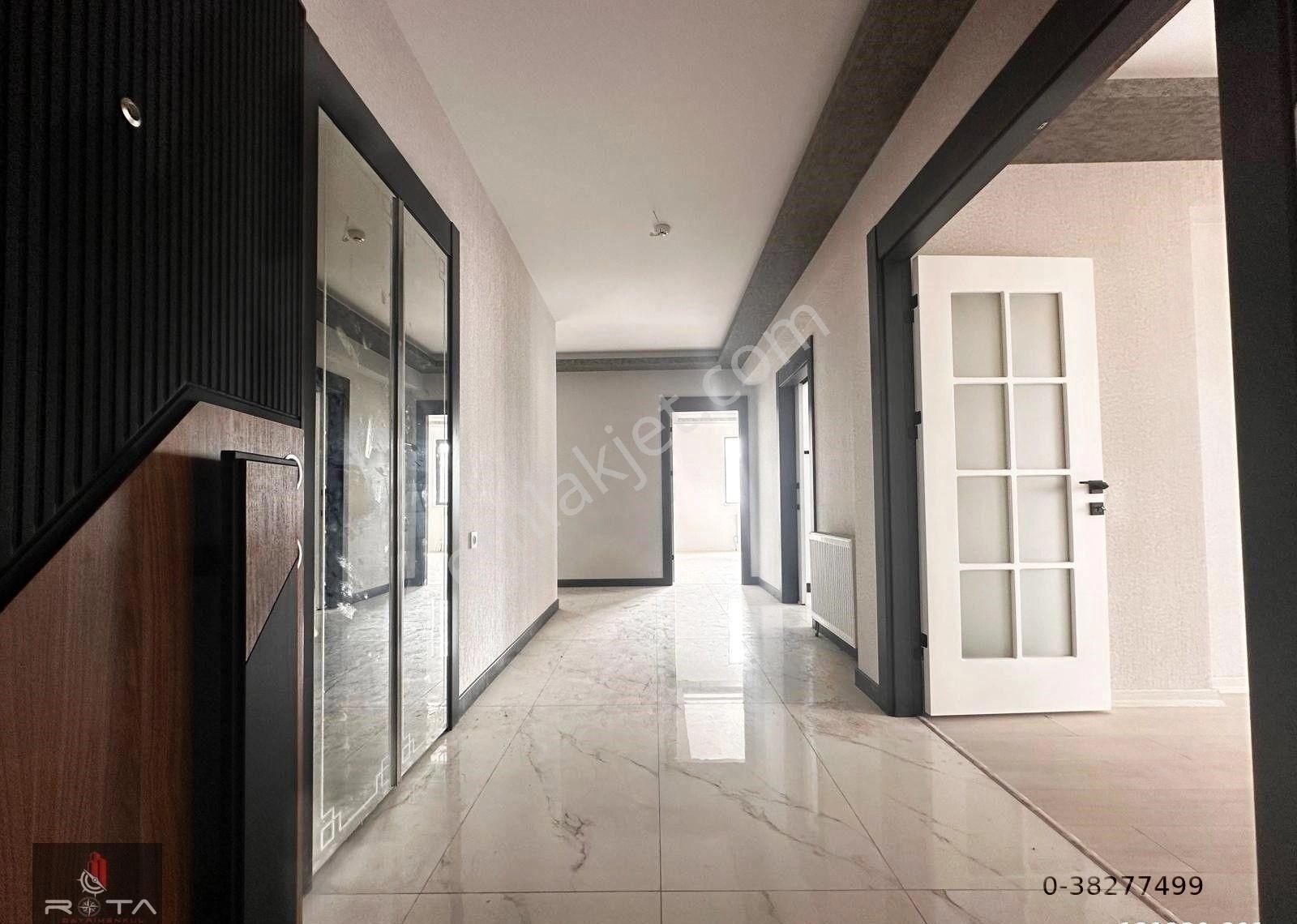 Rotadan Bulvar Yakını 9.kat 4+1 210m2 Süperlüx Site Dairesi !!! - Görsel 2