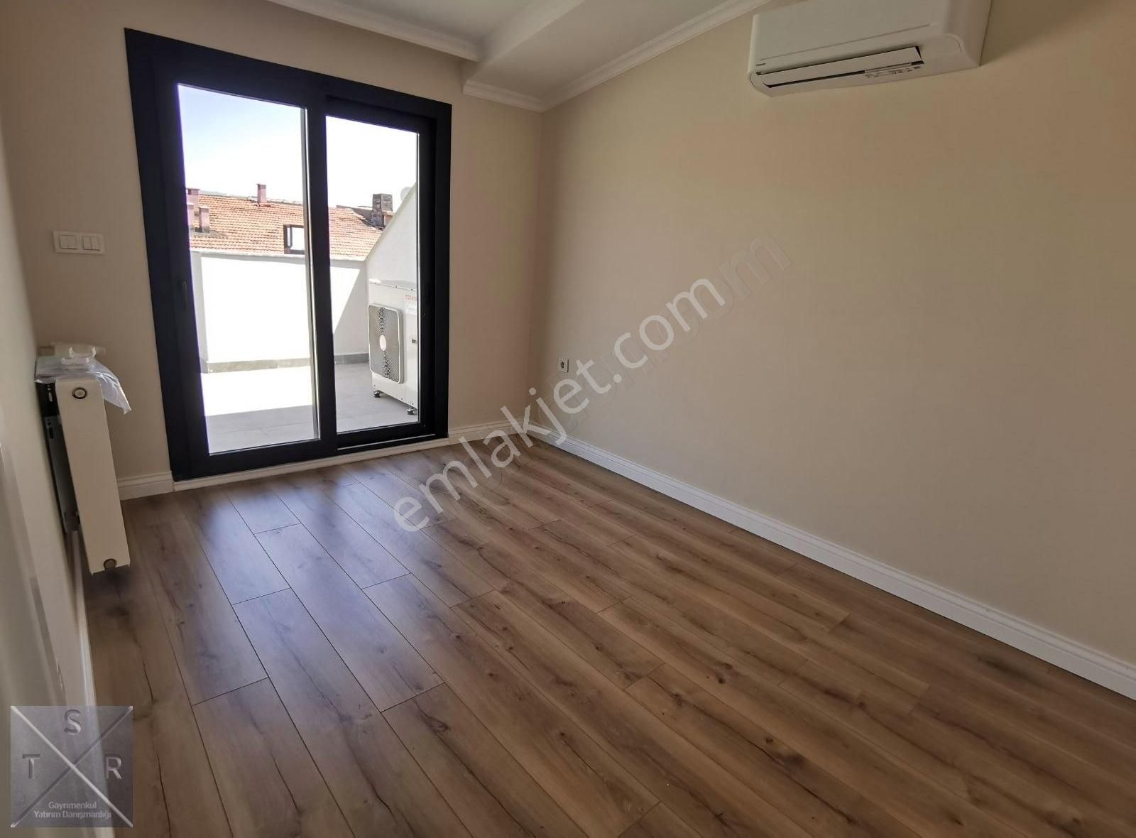 Bahriye Üçok Bulvarı Yakını 4+1 Çift Teraslı Dubleks Daire - Görsel 11