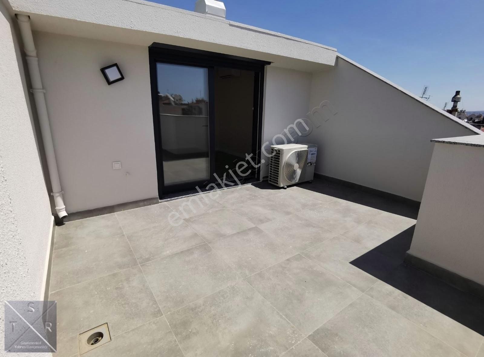 Bahriye Üçok Bulvarı Yakını 4+1 Çift Teraslı Dubleks Daire - Görsel 14