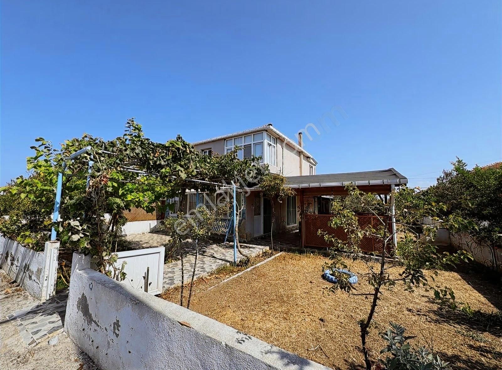 Kumkent Tatil Köyünde Satılık Bakımlı Villa