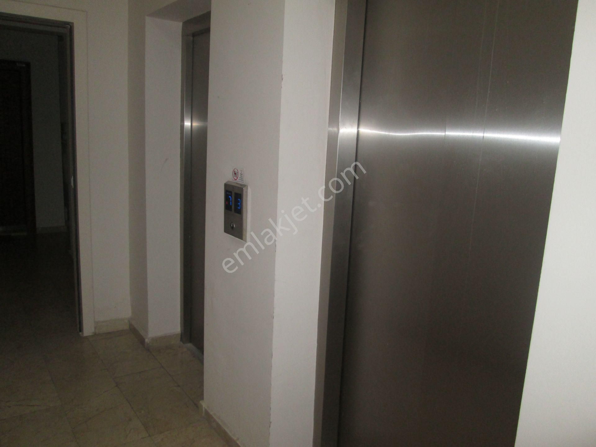 Krc'den Merkezi Konumda Amerikan Mutfak Kiralık 2+1 Daire - Görsel 3