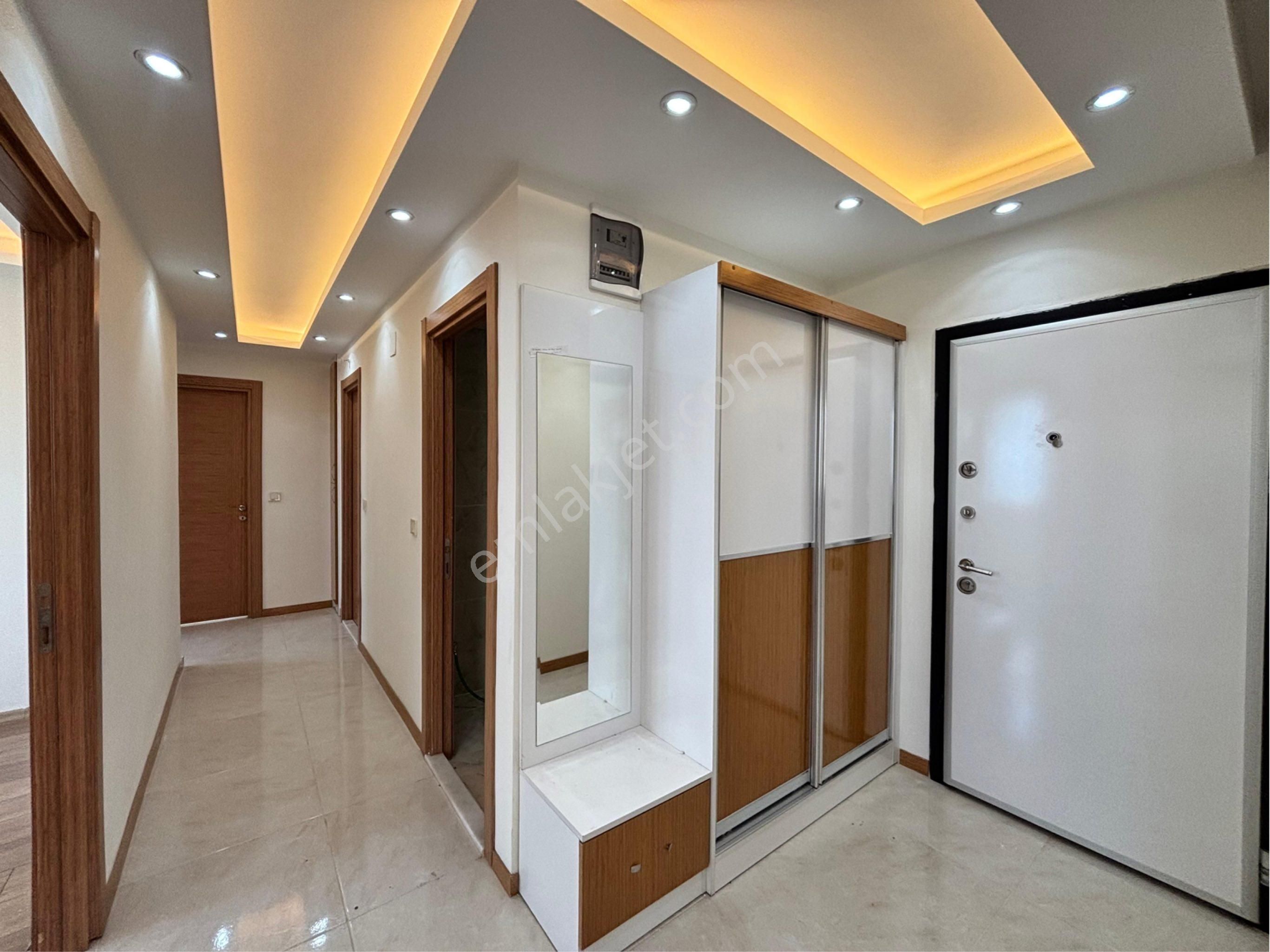 100 Yıl Mahallesinde Geniş 3+1 Kapalı Mutfak Çift Banyo Direk Hasarsız Doğalgazlı Satılık Daire !!! - Görsel 11