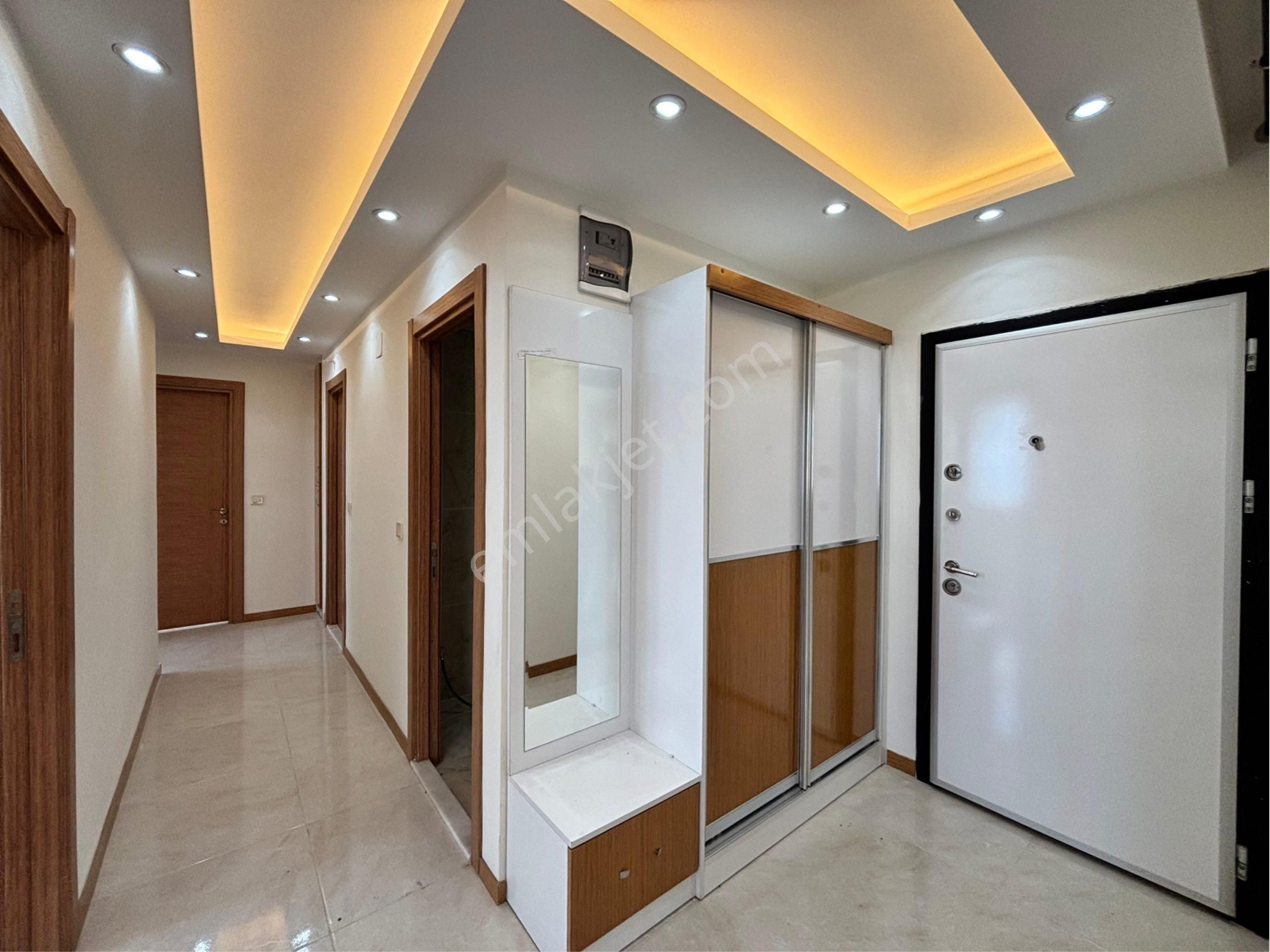 100 Yıl Mahallesinde Geniş 3+1 Kapalı Mutfak Çift Banyo Direk Hasarsız Doğalgazlı Satılık Daire !!! - Görsel 10