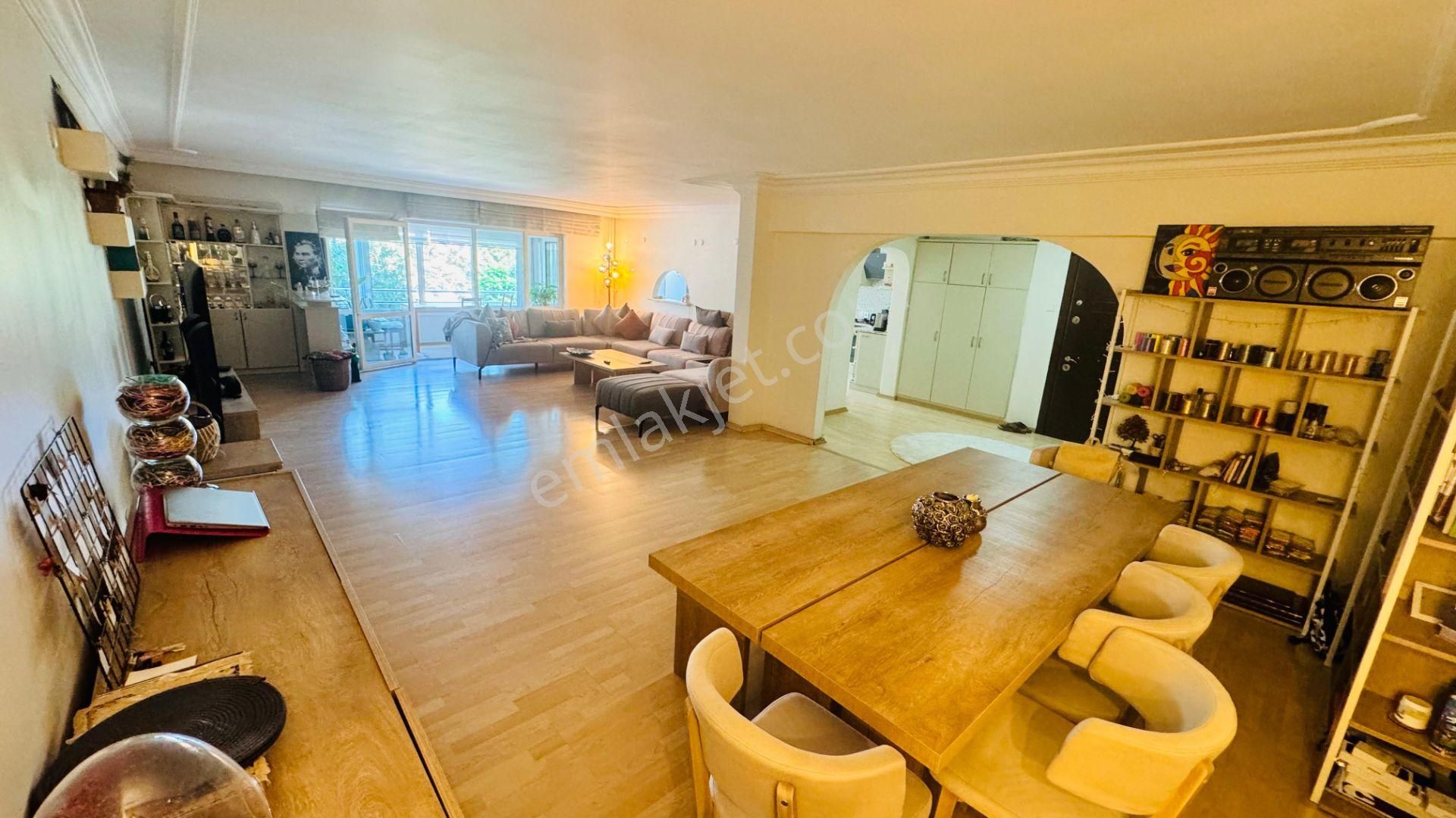 İstinye Park Metro Tranway Yakını Asansörlü Arakat Satılık Daire