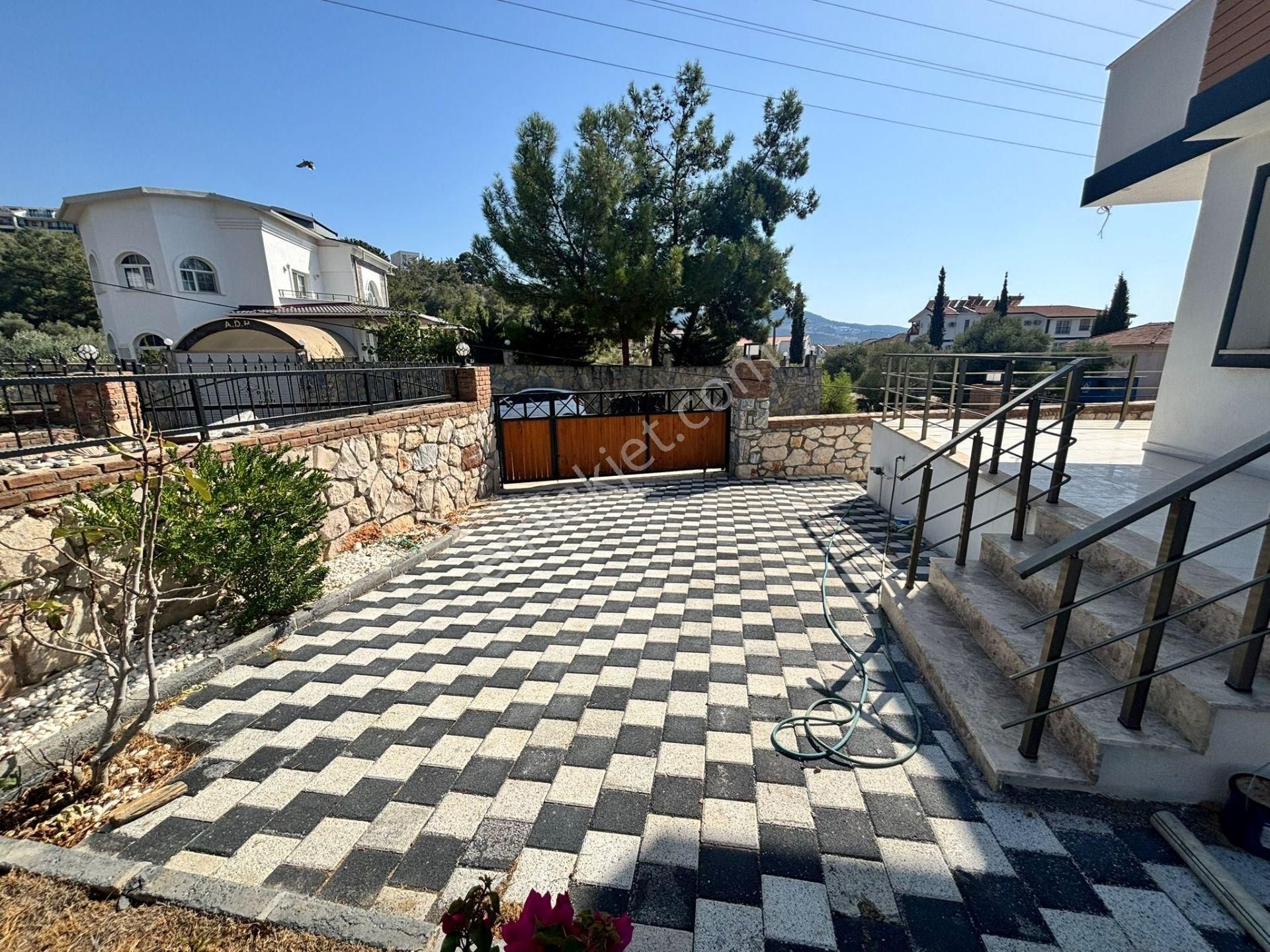 Akbükte Denize 1km Yürüme Mesafesinde Müstakil Grişli Otoparklı Villa - Görsel 3