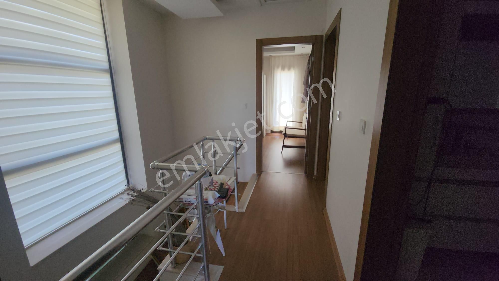 Çeşme Çiftlik'de Kumlu Plajlara Yakın Şık Villa - Görsel 21