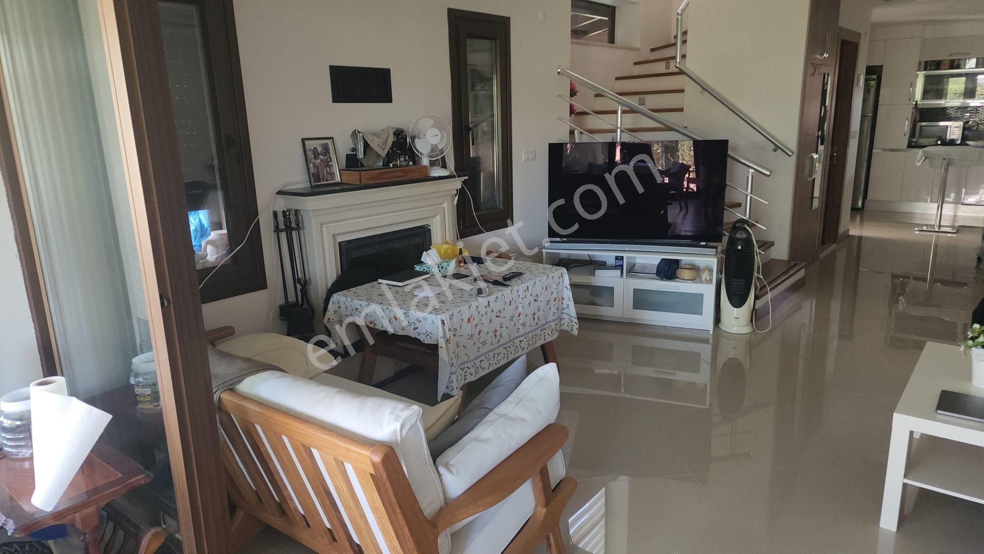 Çeşme Çiftlik'de Kumlu Plajlara Yakın Şık Villa - Görsel 7