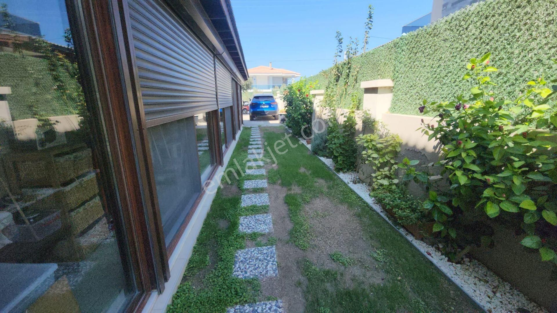 Çeşme Çiftlik'de Kumlu Plajlara Yakın Şık Villa - Görsel 29