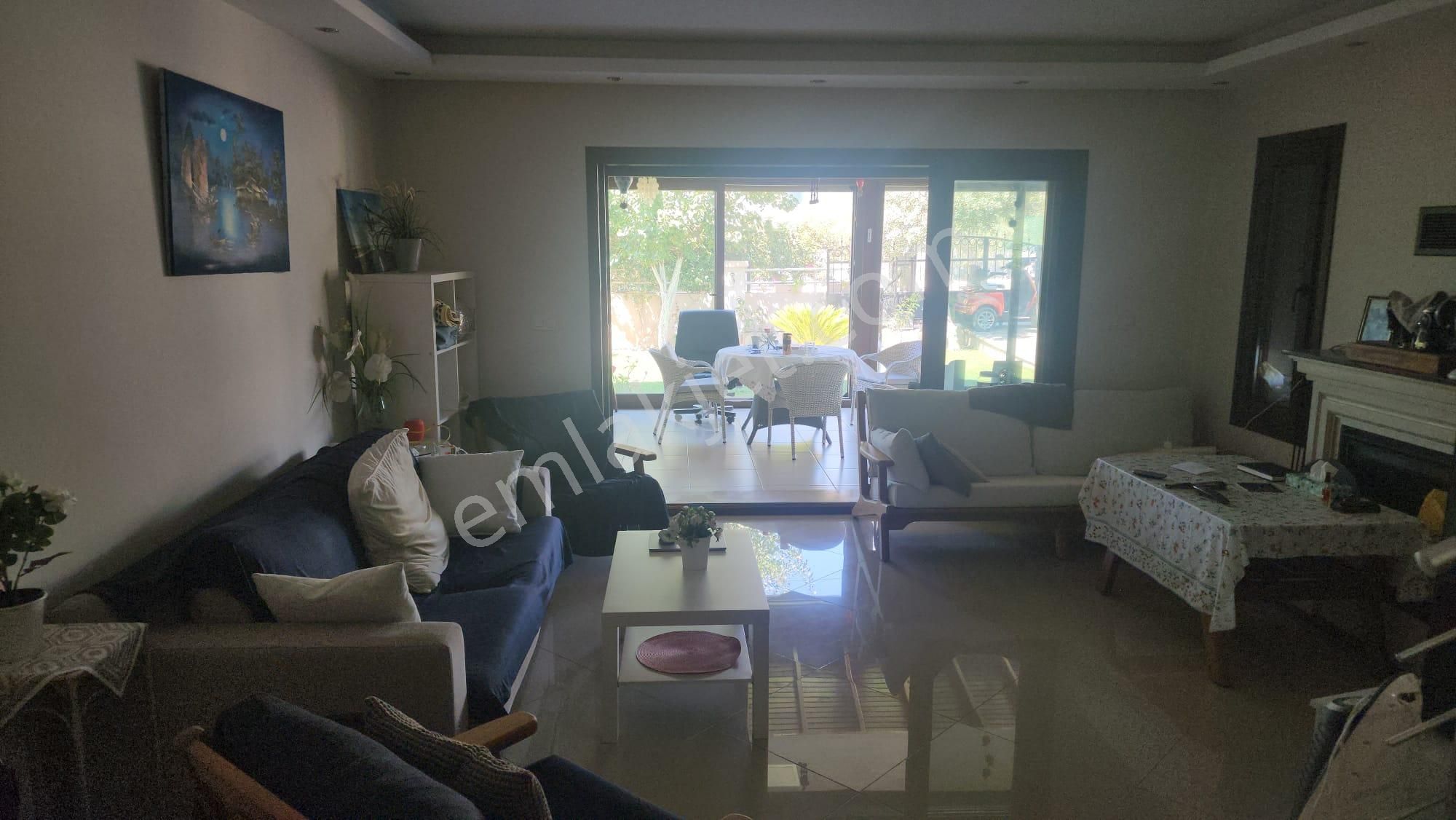 Çeşme Çiftlik'de Kumlu Plajlara Yakın Şık Villa - Görsel 12