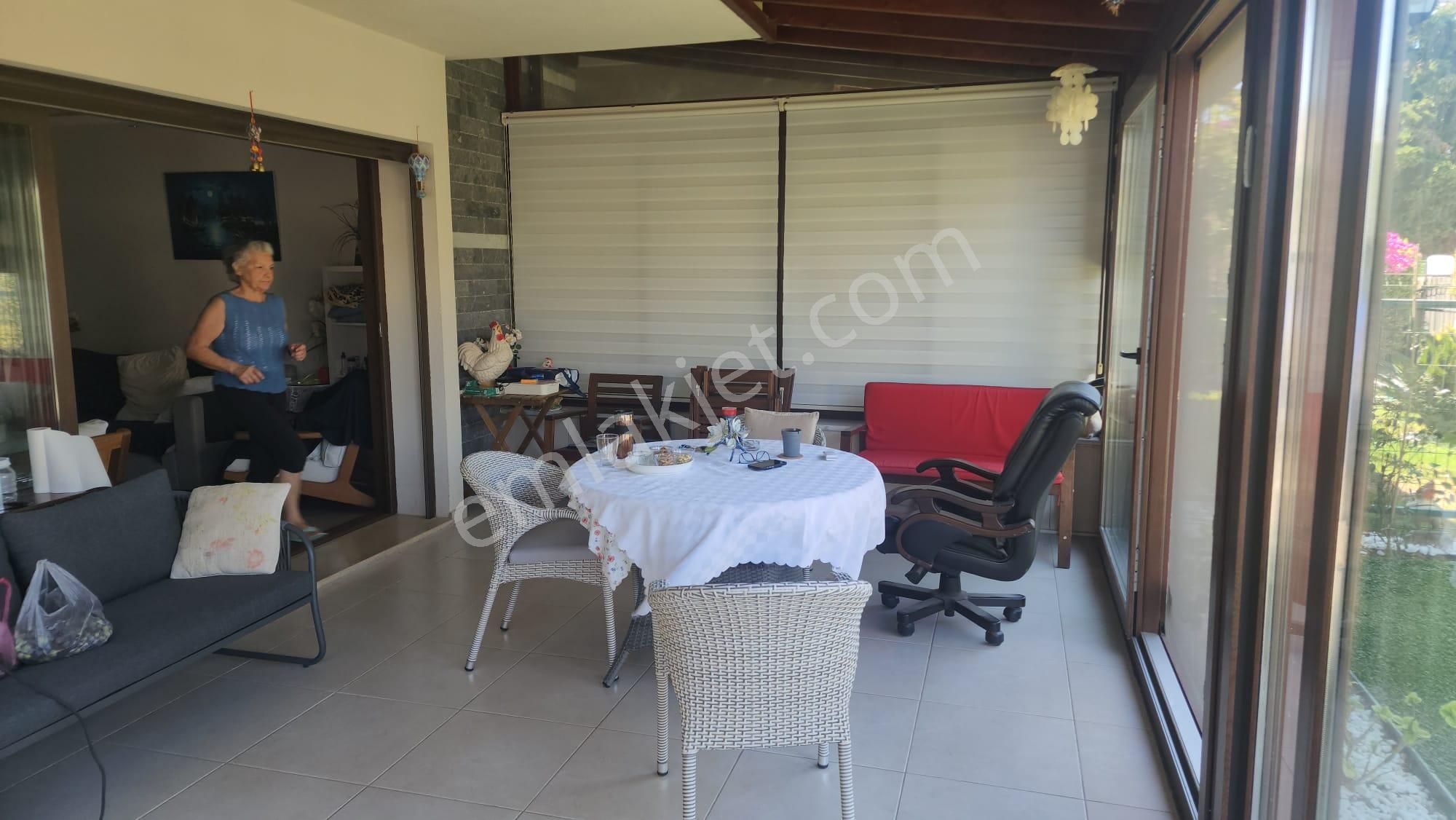 Çeşme Çiftlik'de Kumlu Plajlara Yakın Şık Villa - Görsel 4