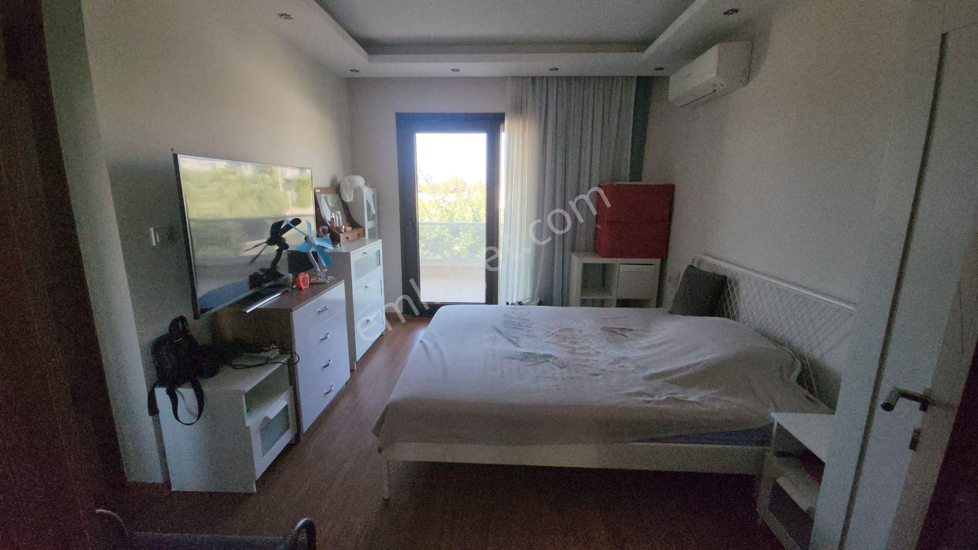 Çeşme Çiftlik'de Kumlu Plajlara Yakın Şık Villa - Görsel 18