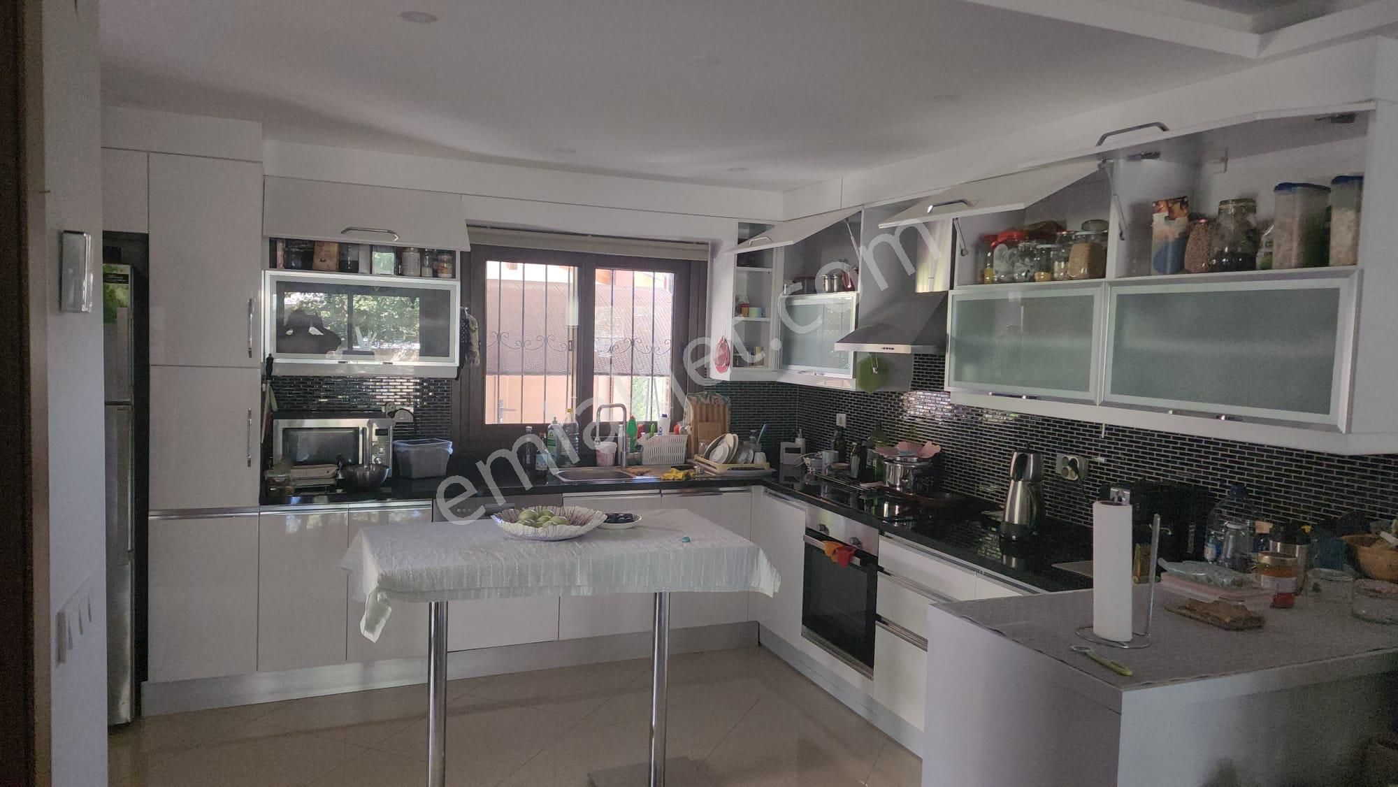 Çeşme Çiftlik'de Kumlu Plajlara Yakın Şık Villa - Görsel 9