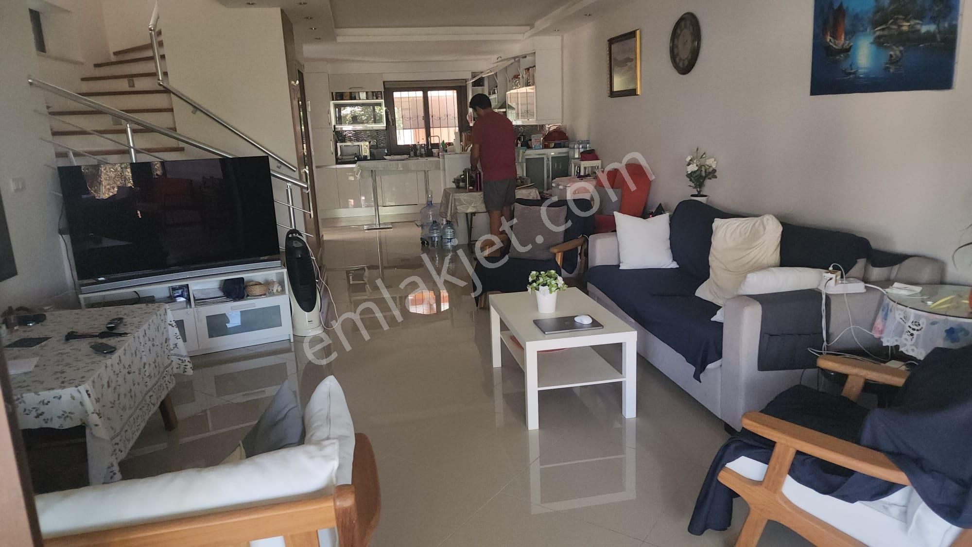 Çeşme Çiftlik'de Kumlu Plajlara Yakın Şık Villa - Görsel 8