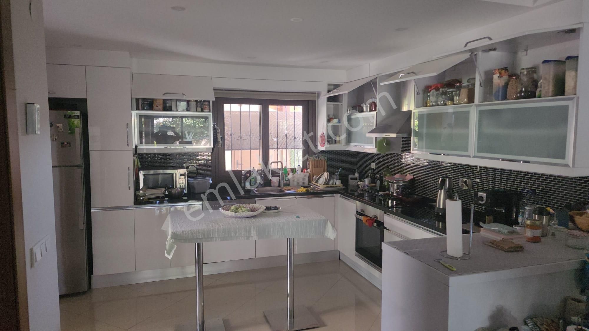 Çeşme Çiftlik'de Kumlu Plajlara Yakın Şık Villa - Görsel 10