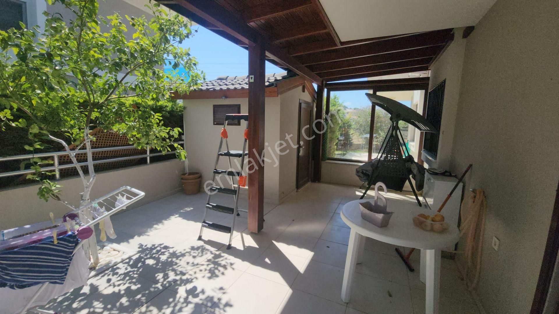 Çeşme Çiftlik'de Kumlu Plajlara Yakın Şık Villa - Görsel 28