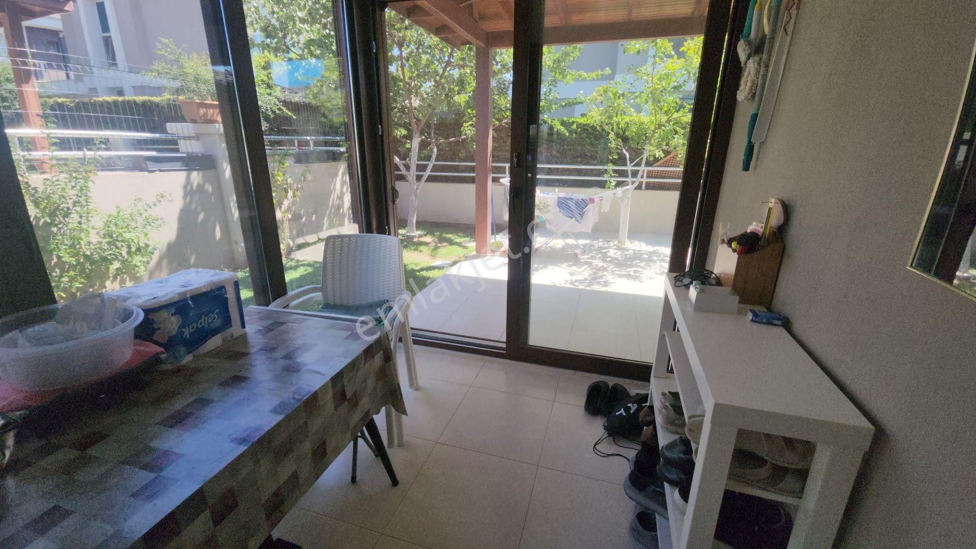 Çeşme Çiftlik'de Kumlu Plajlara Yakın Şık Villa - Görsel 26