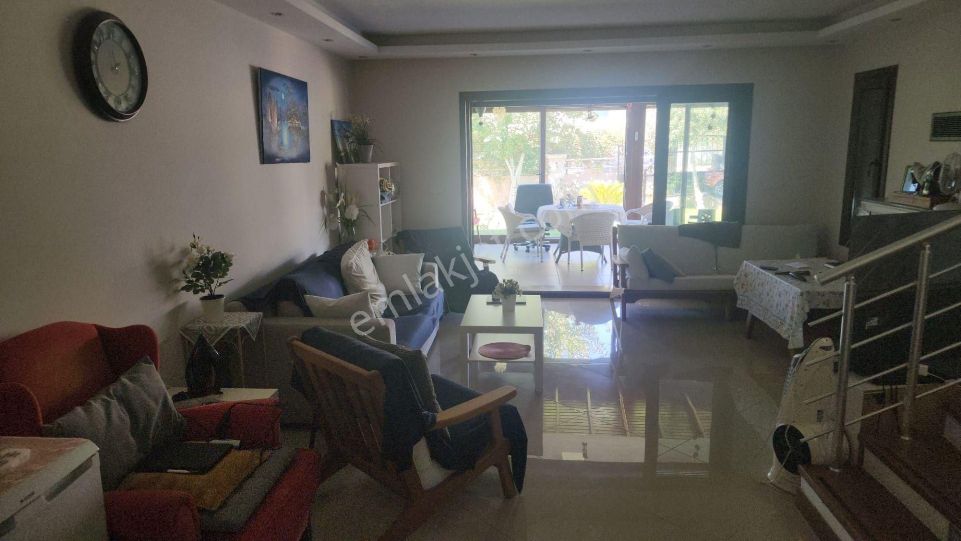 Çeşme Çiftlik'de Kumlu Plajlara Yakın Şık Villa - Görsel 11