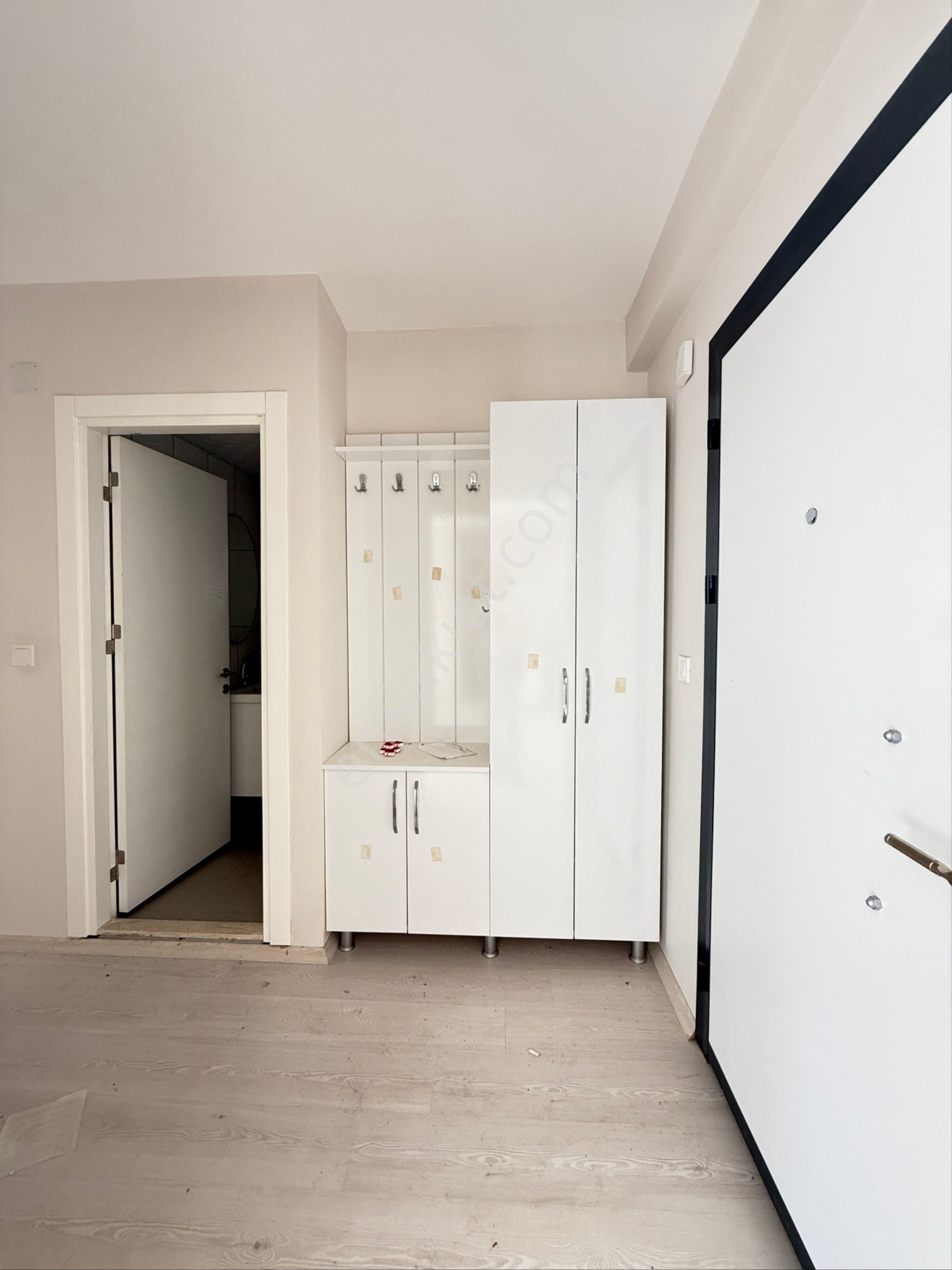 Kabasakal’da Az Katlı Ara Kat 2+1 Açık Mutfak Site İçerisinde Havuzlu Güvenlikli Satılık Daire!!! - Görsel 3