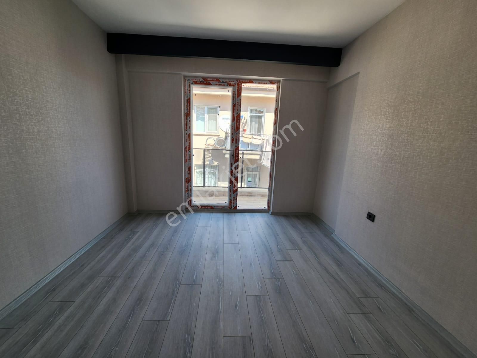 Danışment Göbekde Belediyeye Yakın Sıfır Binada Katta Ön Cephe 3+1 Satılık - Görsel 24