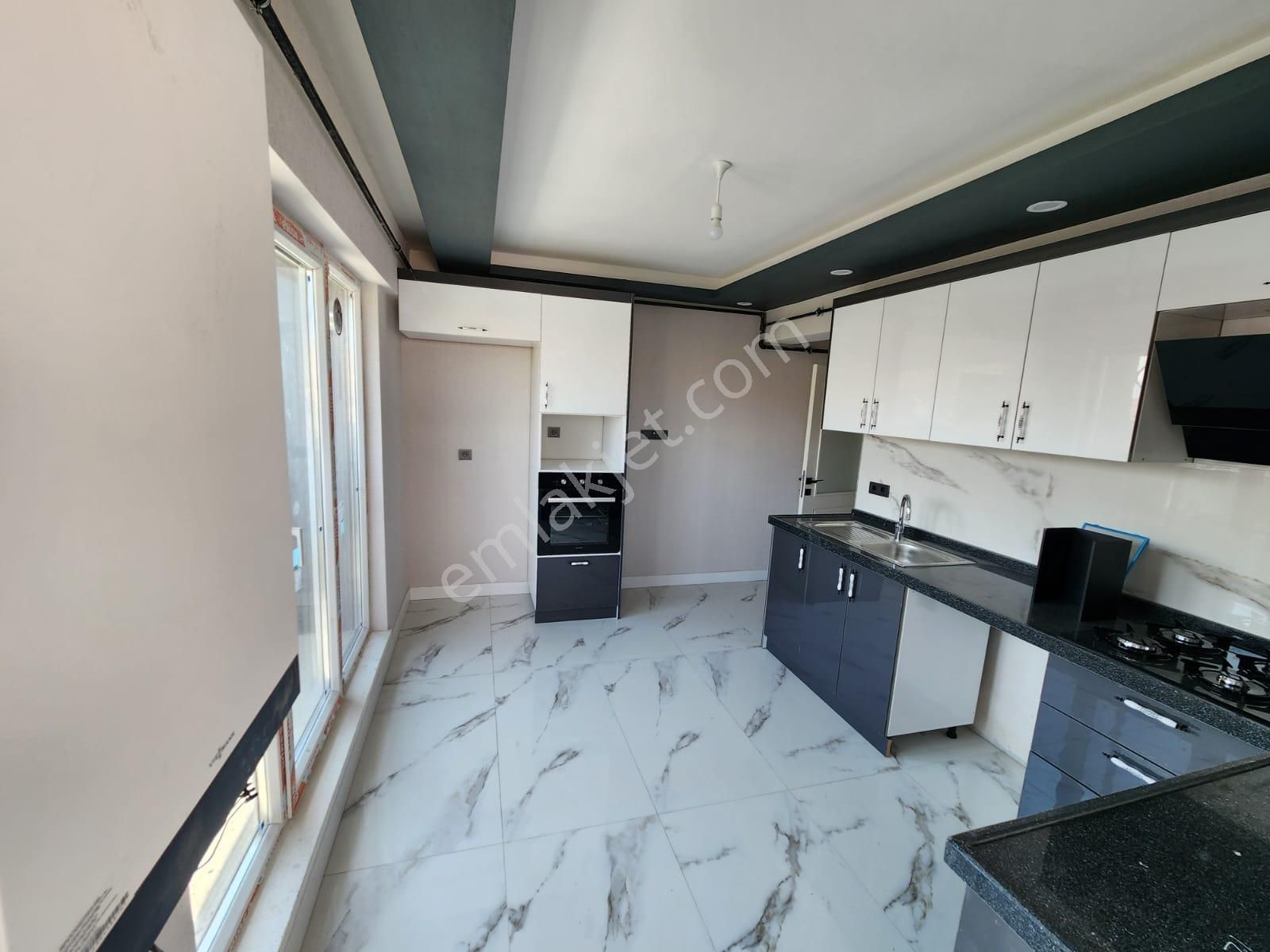 Danışment Göbekde Belediyeye Yakın Sıfır Binada Katta Ön Cephe 3+1 Satılık - Görsel 18