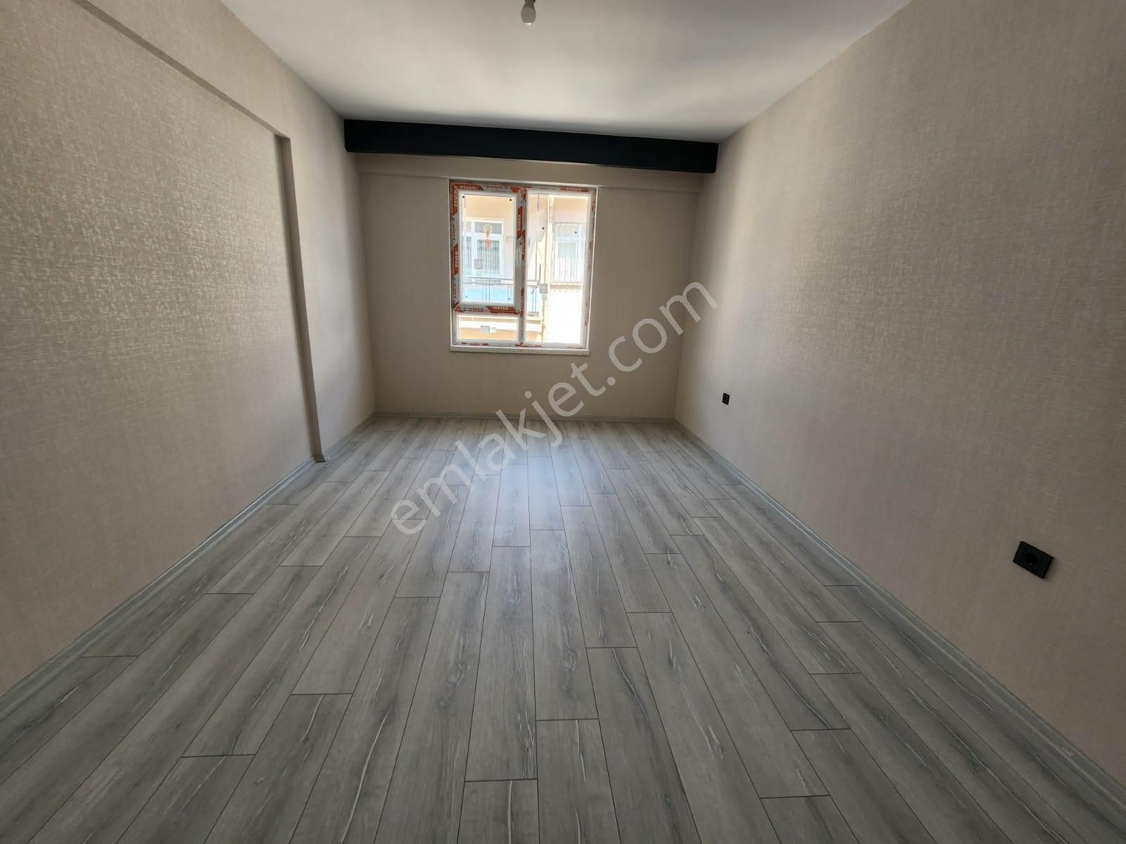 Danışment Göbekde Belediyeye Yakın Sıfır Binada Katta Ön Cephe 3+1 Satılık - Görsel 17