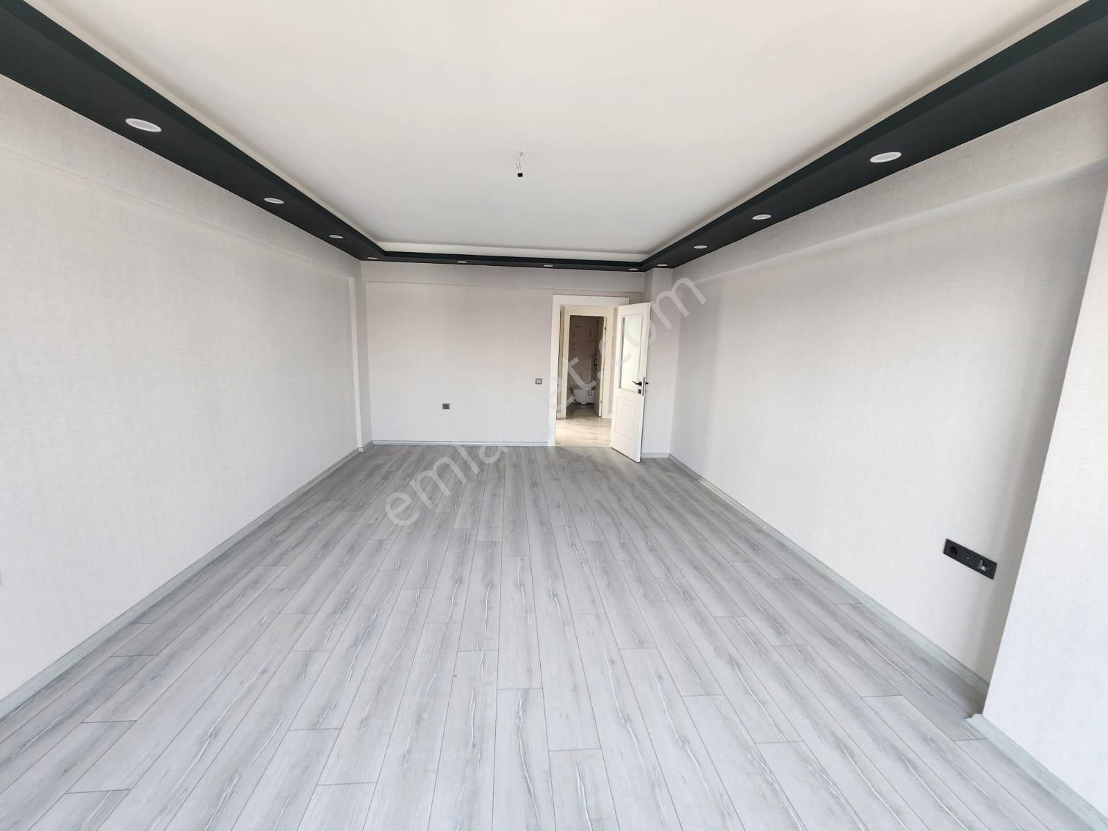 Danışment Göbekde Belediyeye Yakın Sıfır Binada Katta Ön Cephe 3+1 Satılık - Görsel 16