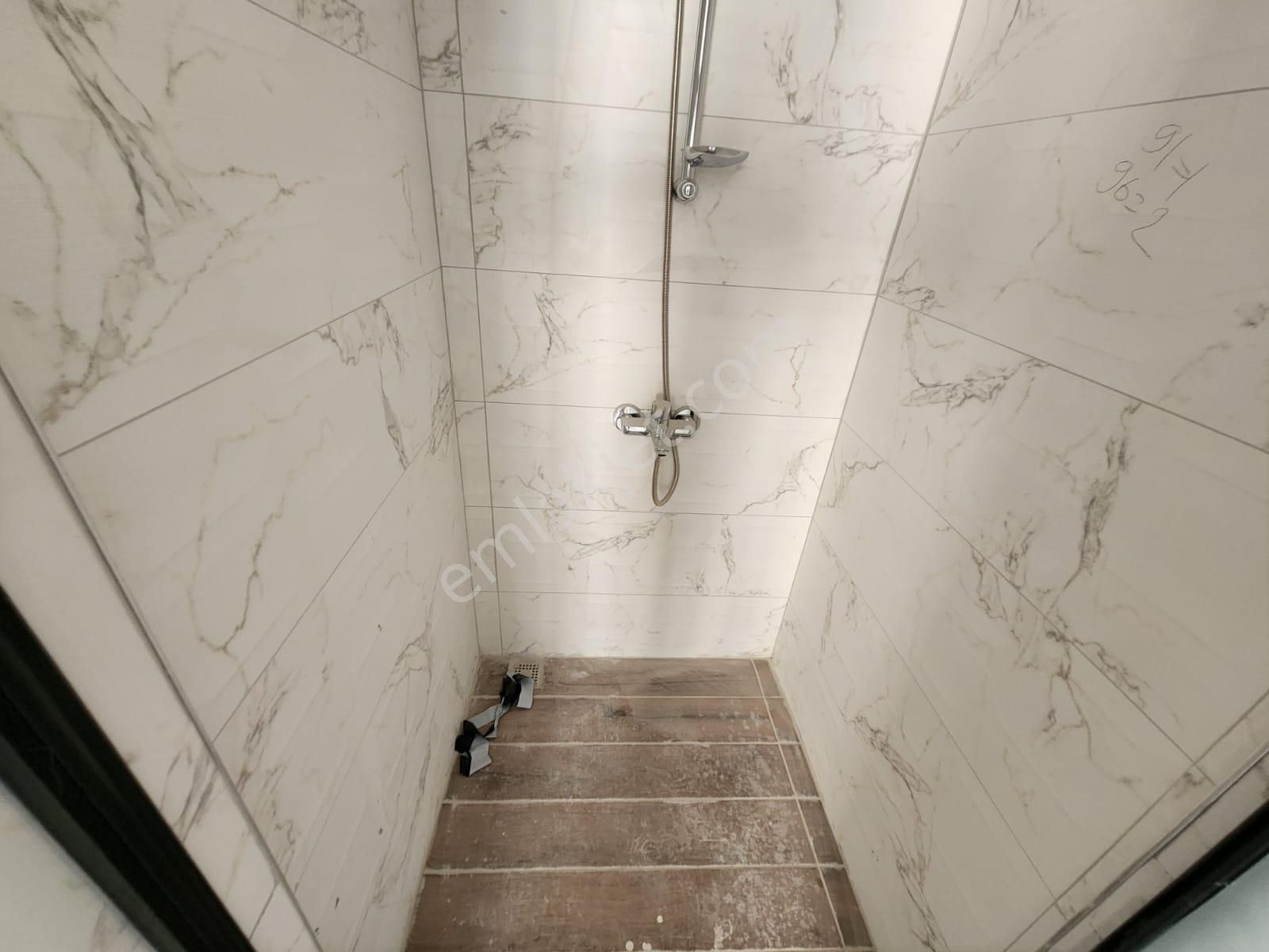 Danışment Göbekde Belediyeye Yakın Sıfır Binada Katta Ön Cephe 3+1 Satılık - Görsel 12