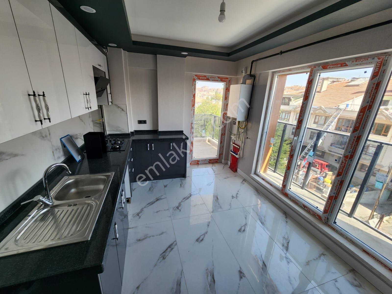 Danışment Göbekde Belediyeye Yakın Sıfır Binada Katta Ön Cephe 3+1 Satılık - Görsel 3