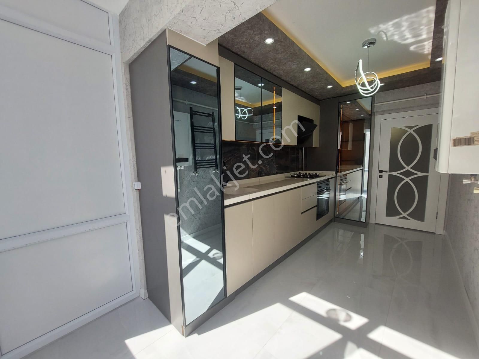 Yıldız Emlak Merkezi Konumda Arakatta Fullyapılı Satılık Daire - Görsel 9