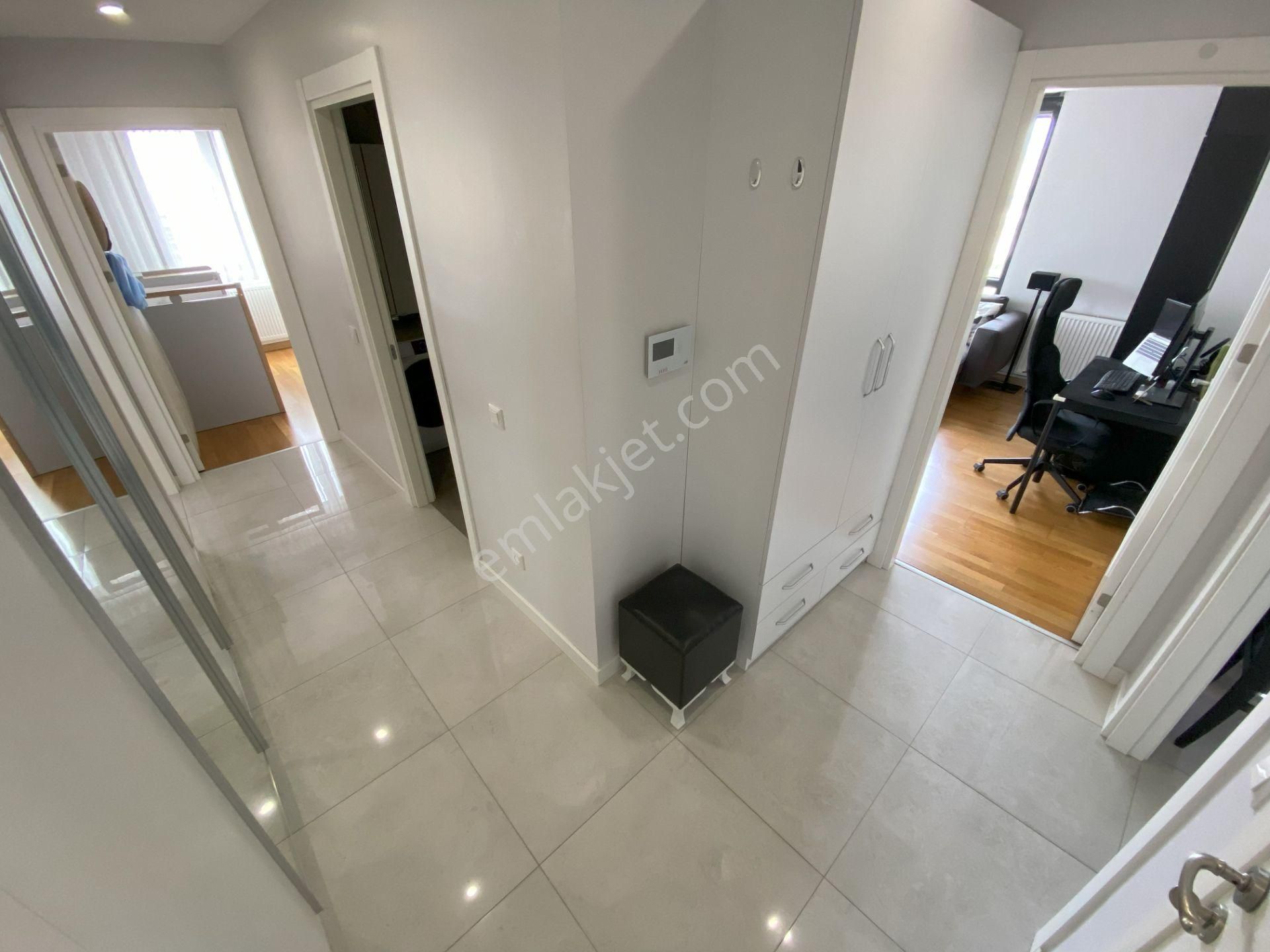 Kozyatağı Vitrin Sitesi’nde Sahibinden Şerefiyeli Eşsiz Manzaralı Loft 2+1 Daire - Görsel 3