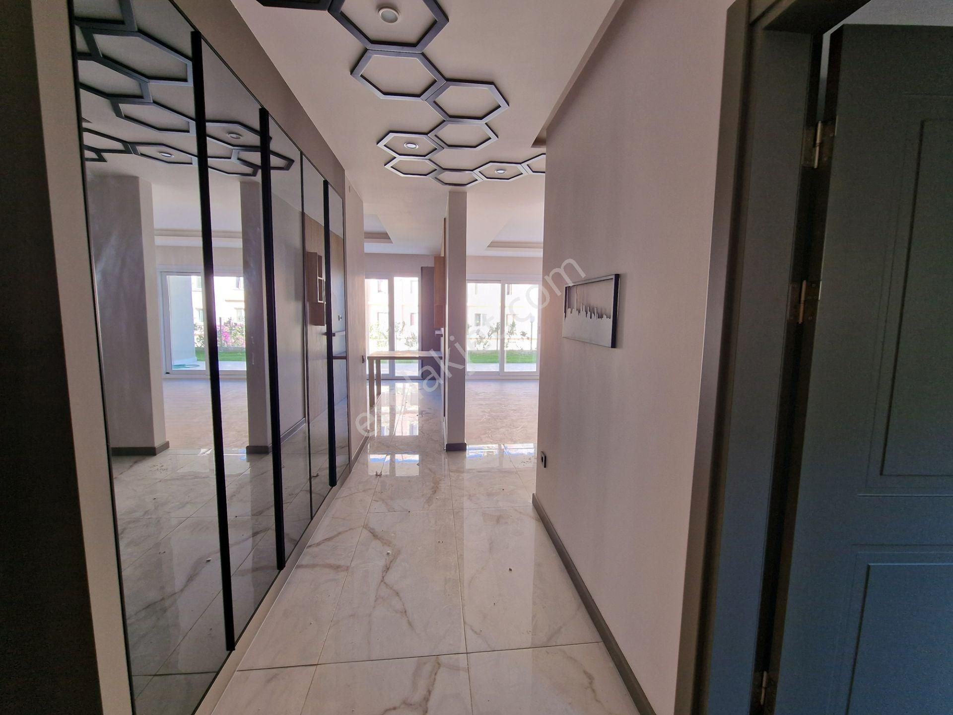 Kuşadası Ege Mahallesi Özel Bahçeli Yeni Lüks Daire - Görsel 13