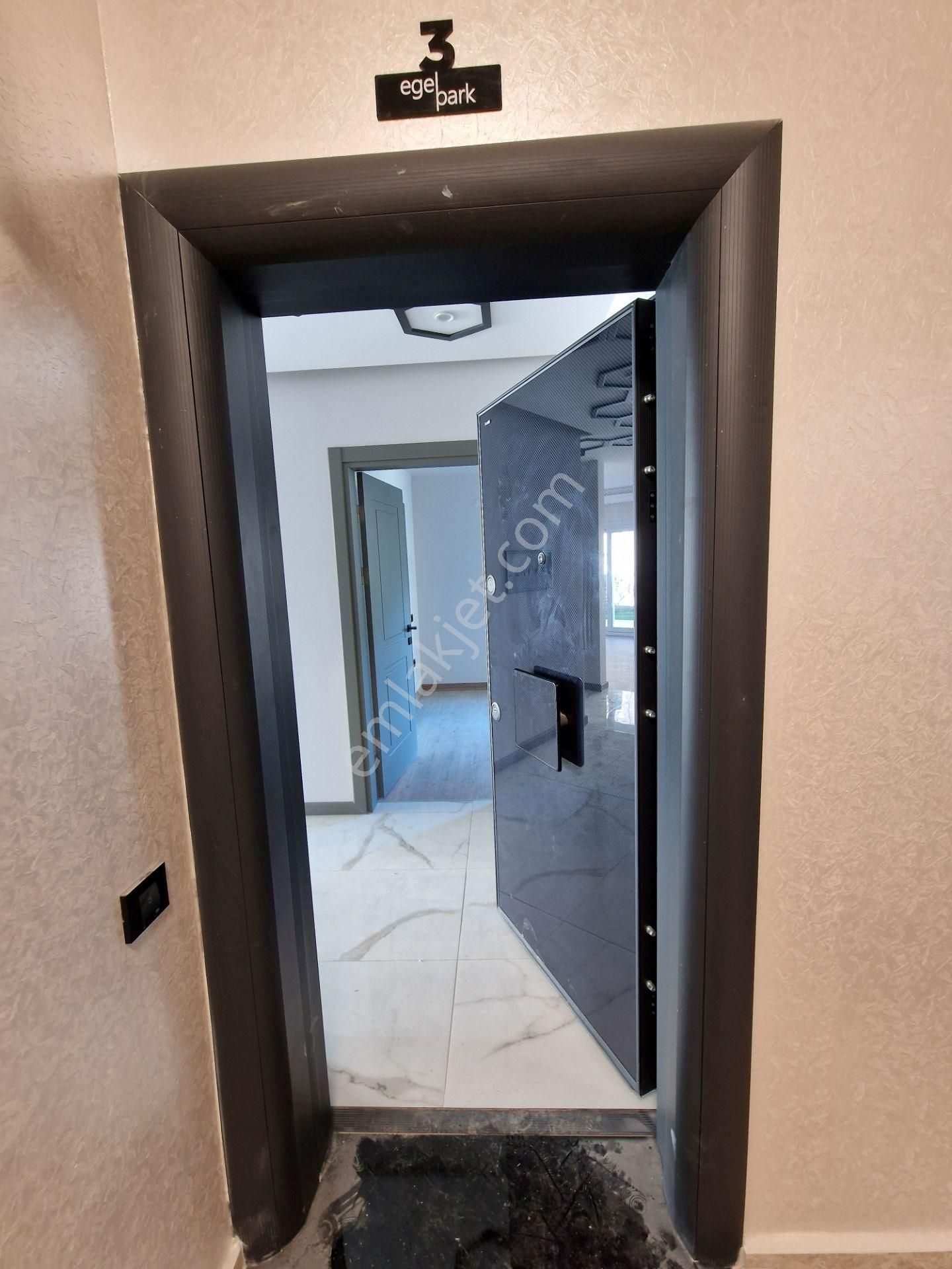 Kuşadası Ege Mahallesi Özel Bahçeli Yeni Lüks Daire - Görsel 12