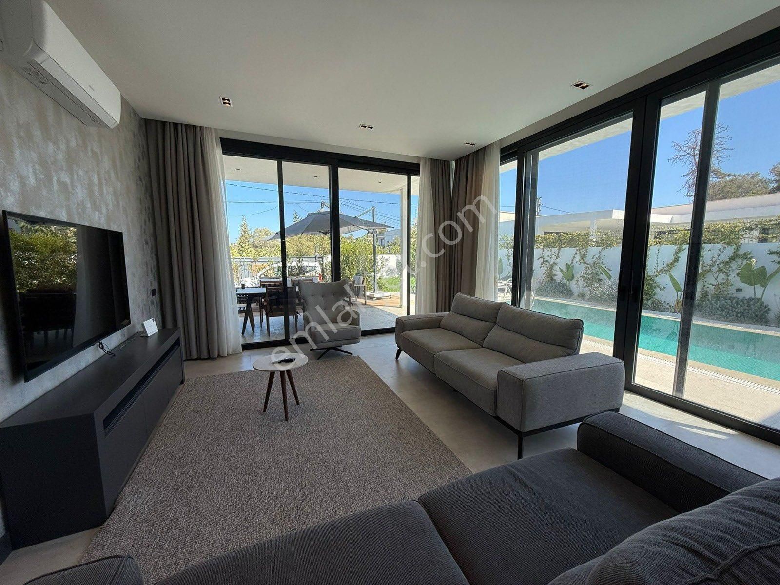 Yalıkavakta Satılık Modern Tekkatlı Villa Özel Havuzlu Bu Fırsat Kaçmaz Acil - Görsel 11