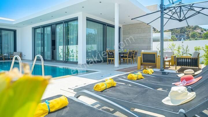 Yalıkavakta Satılık Modern Tekkatlı Villa Özel Havuzlu Bu Fırsat Kaçmaz Acil - Görsel 3