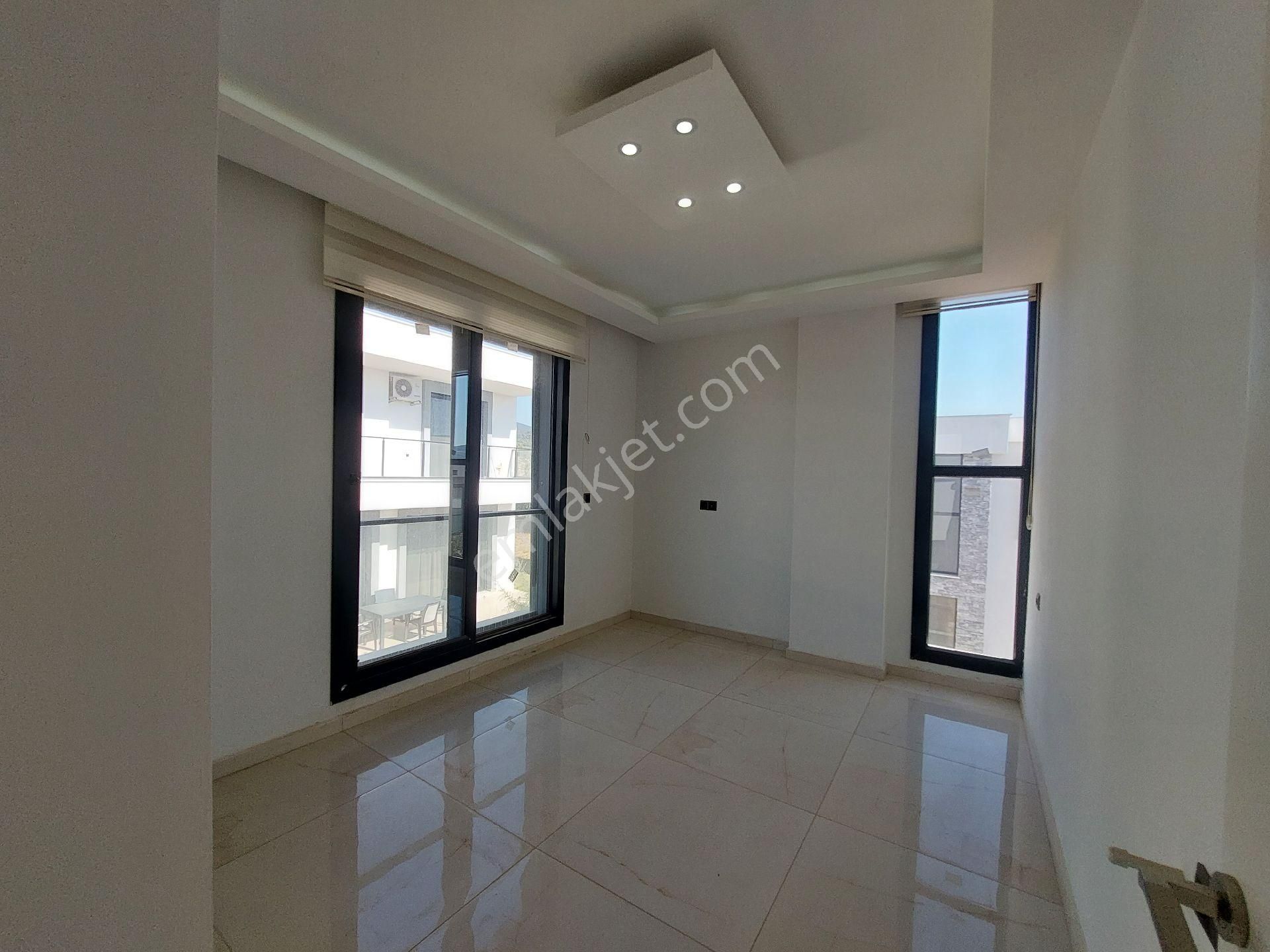 Müstakil3+1 Villa Ayrı Mutfak, Otoparklı Geniş Bahçeli, Ortak 2 Adet Havuz ,kamera Sistemi - Görsel 15