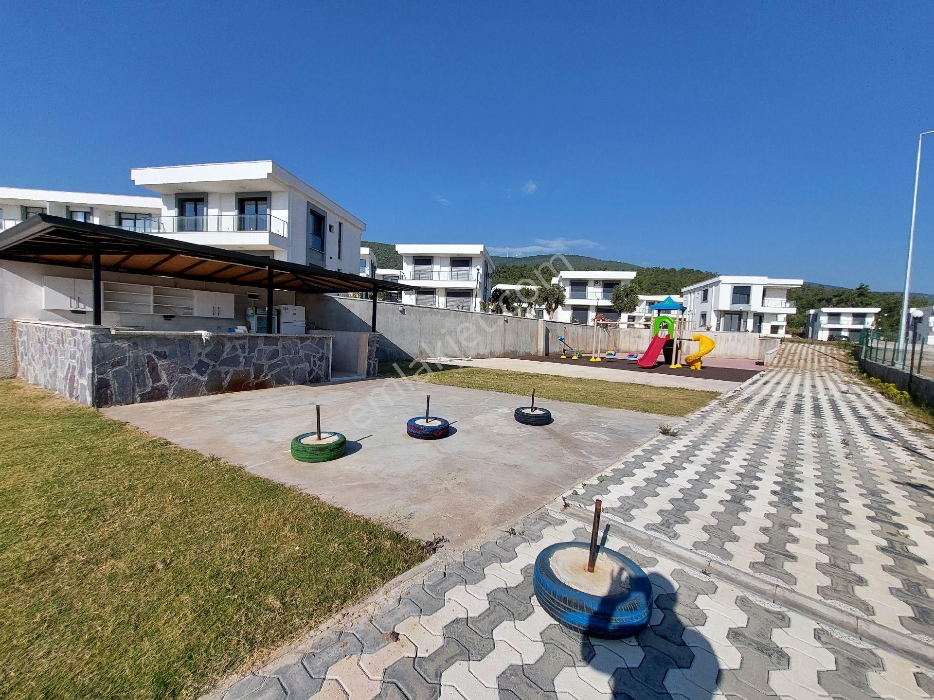 Müstakil3+1 Villa Ayrı Mutfak, Otoparklı Geniş Bahçeli, Ortak 2 Adet Havuz ,kamera Sistemi - Görsel 35