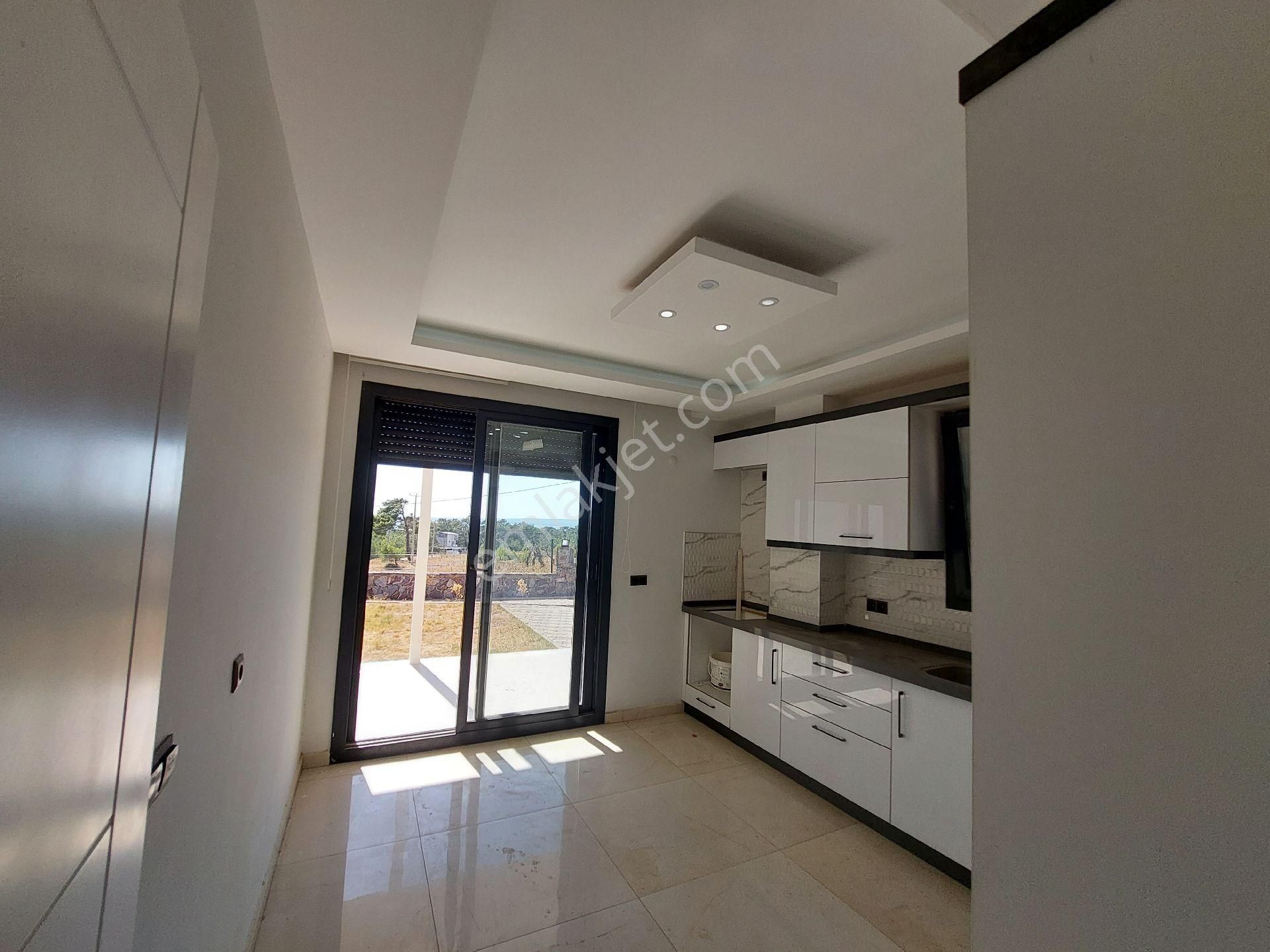 Müstakil3+1 Villa Ayrı Mutfak, Otoparklı Geniş Bahçeli, Ortak 2 Adet Havuz ,kamera Sistemi - Görsel 9