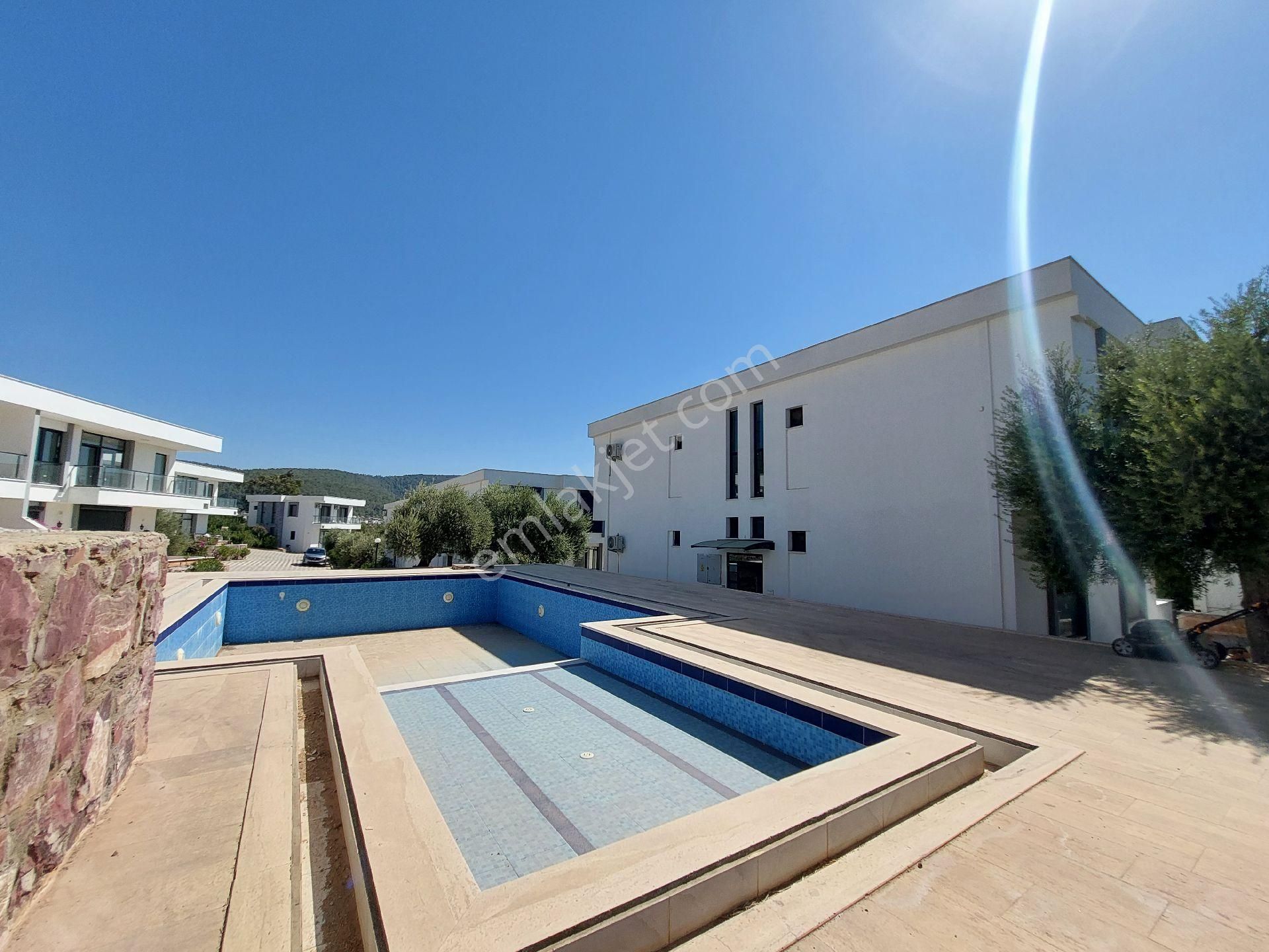 Müstakil3+1 Villa Ayrı Mutfak, Otoparklı Geniş Bahçeli, Ortak 2 Adet Havuz ,kamera Sistemi - Görsel 34