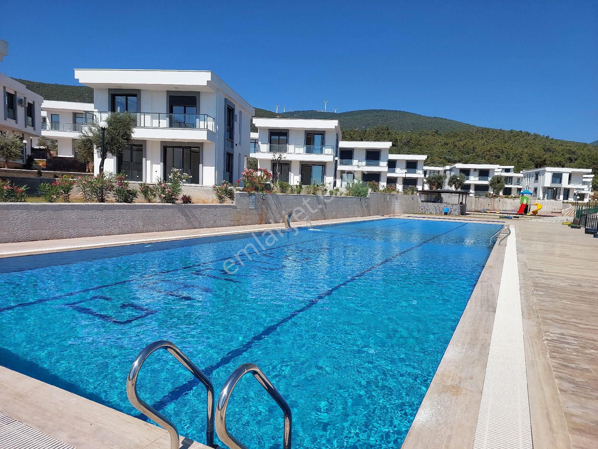 Müstakil3+1 Villa Ayrı Mutfak, Otoparklı Geniş Bahçeli, Ortak 2 Adet Havuz ,kamera Sistemi - Görsel 32