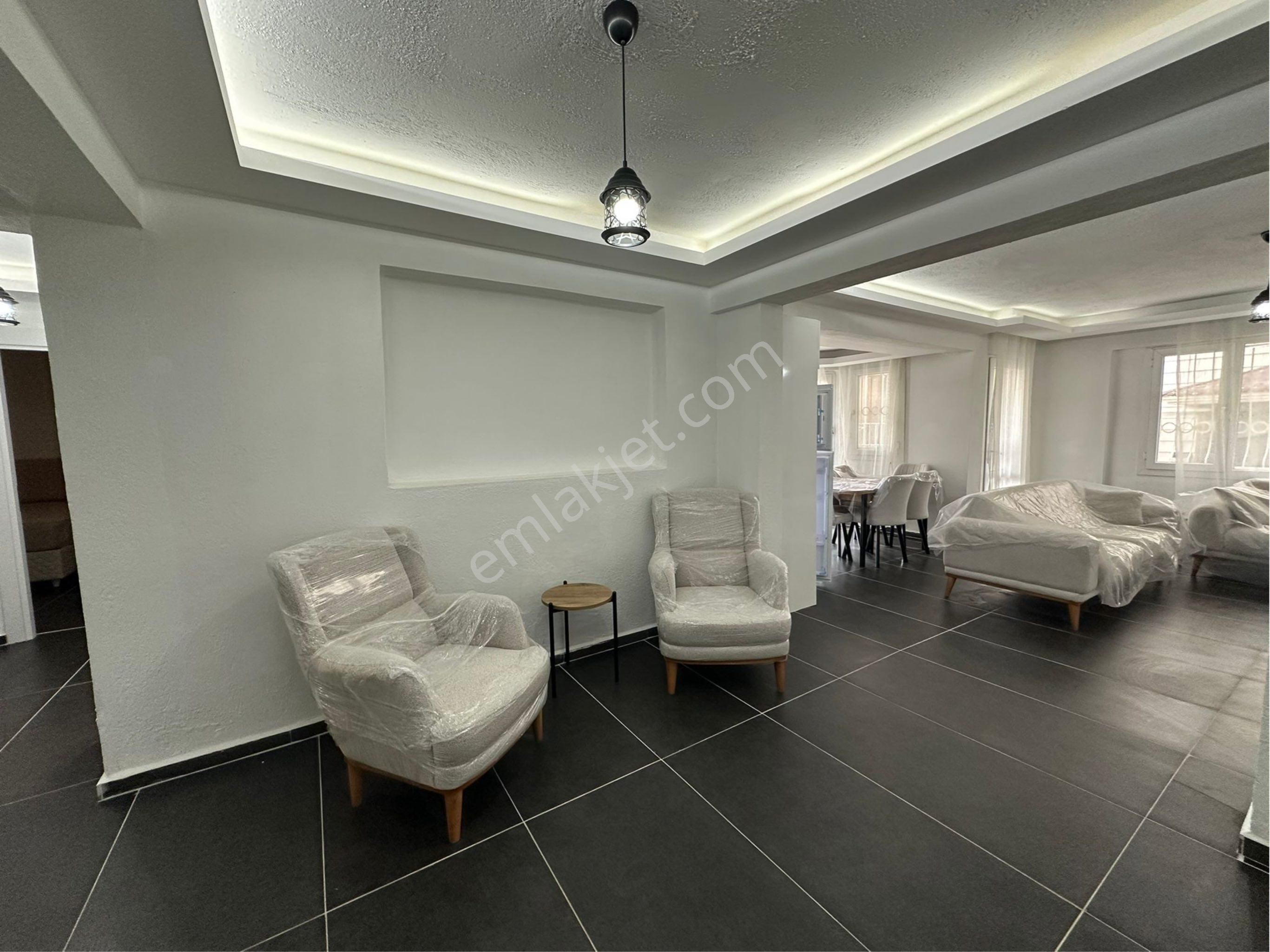 Kuşadası Ege Mahallesi’nde Denize Yakın Yenilenmiş 3+1 Daire - Görsel 14