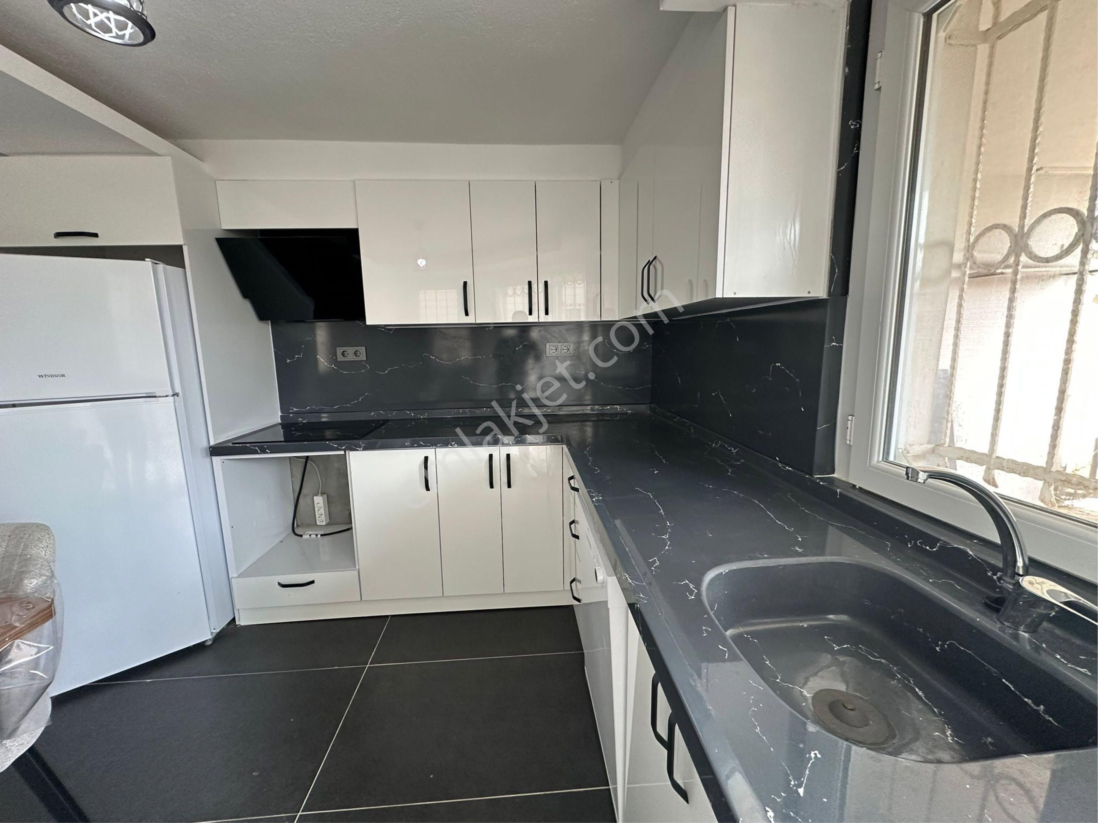 Kuşadası Ege Mahallesi’nde Denize Yakın Yenilenmiş 3+1 Daire - Görsel 13