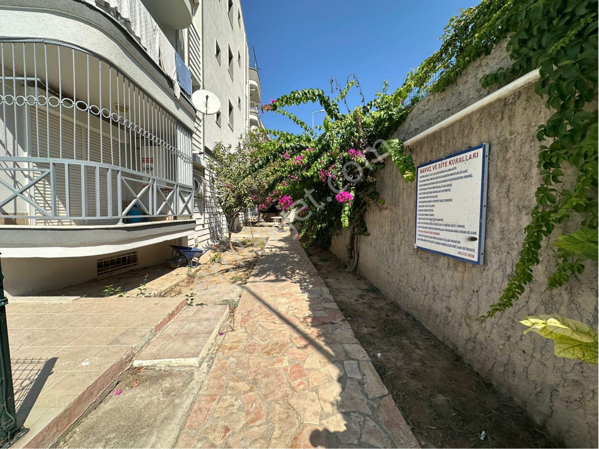 Kuşadası Ege Mahallesi’nde Denize Yakın Yenilenmiş 3+1 Daire - Görsel 4