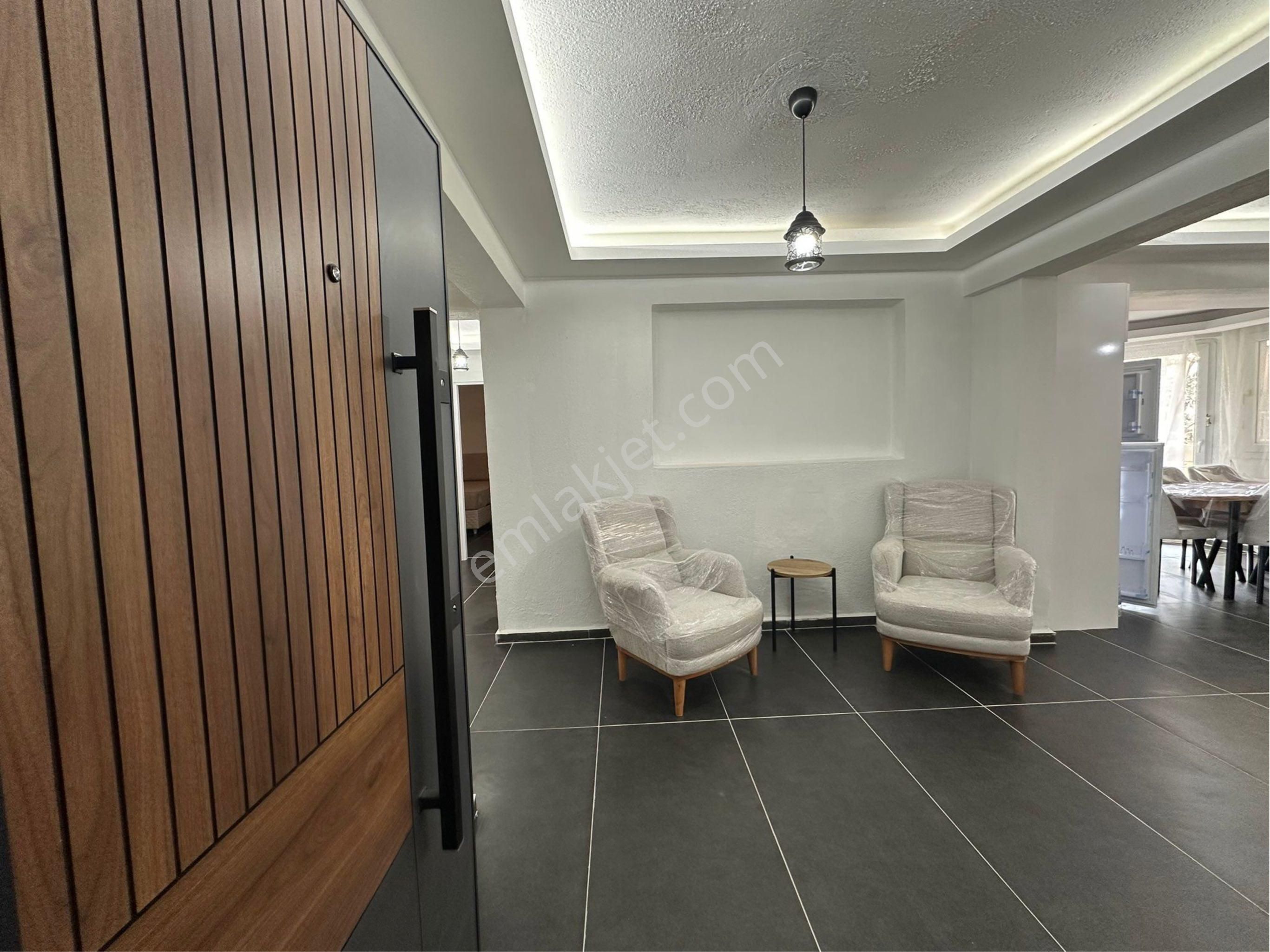 Kuşadası Ege Mahallesi’nde Denize Yakın Yenilenmiş 3+1 Daire - Görsel 5