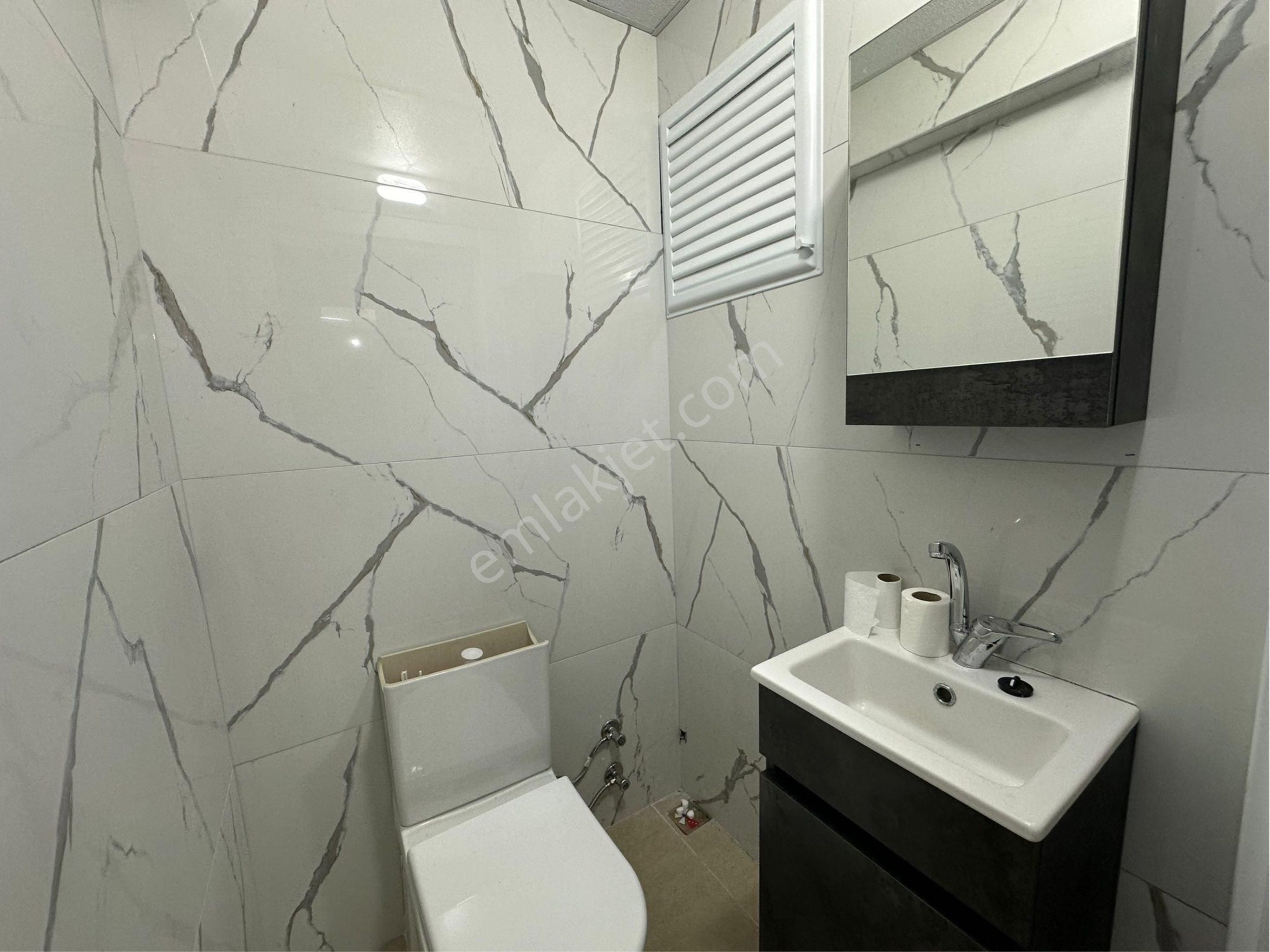 Kuşadası Ege Mahallesi’nde Denize Yakın Yenilenmiş 3+1 Daire - Görsel 21