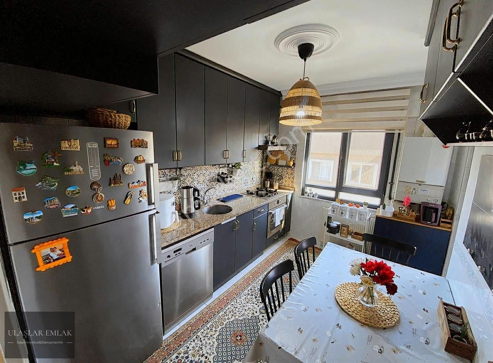 Çakmak Mh. İçi Yenilenmiş Harika Konumda Satılık 3+1 130 M Daire - Görsel 6