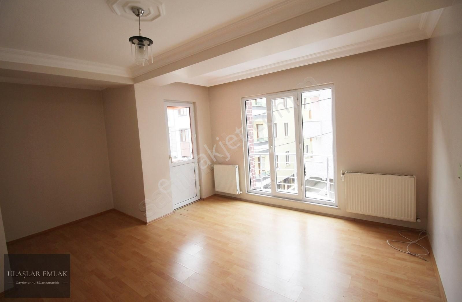 Ümraniye İstiklal Mh. 2+1 90 M2 Kiralık Arakat Daire.