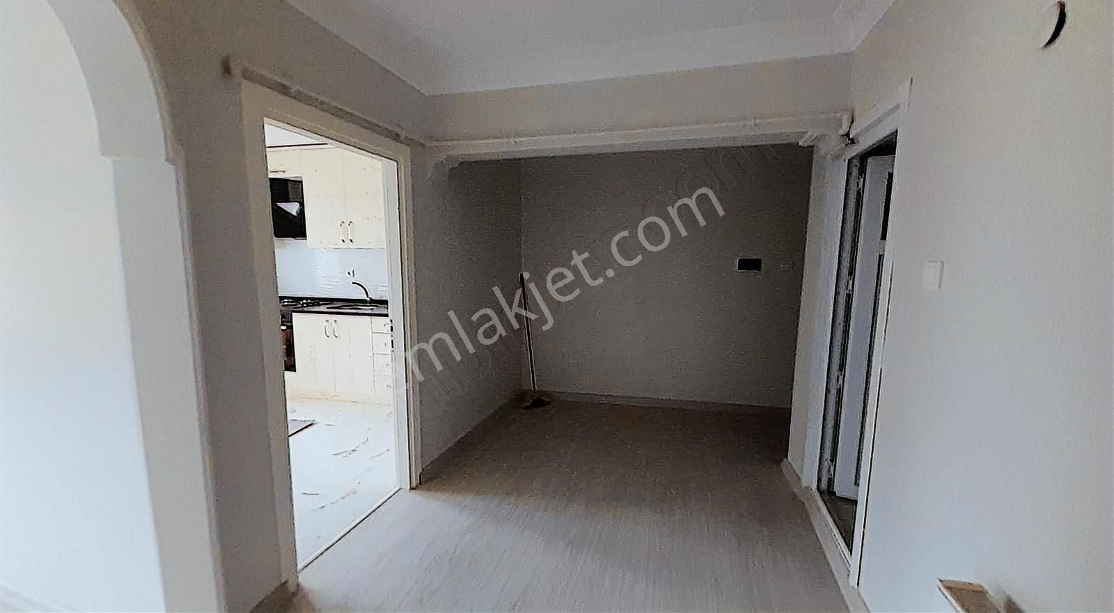 Şerifali Y. Dudullu Çetin Caddesinde Sitede İçi Yenilenmiş 3+1 - Görsel 14