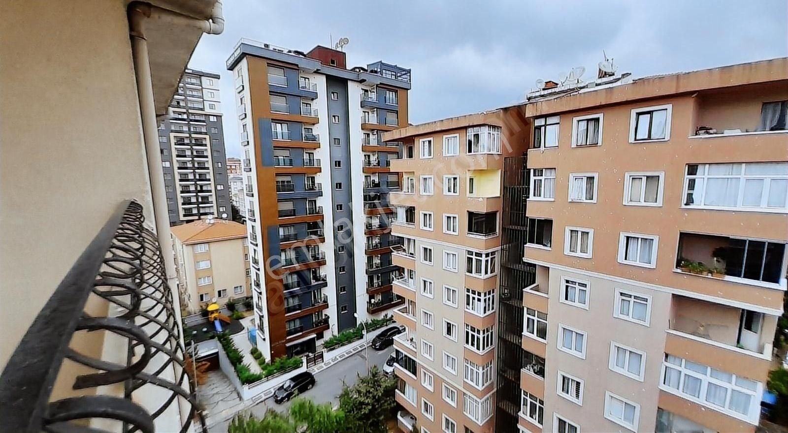 Şerifali Y. Dudullu Çetin Caddesinde Sitede İçi Yenilenmiş 3+1 - Görsel 13