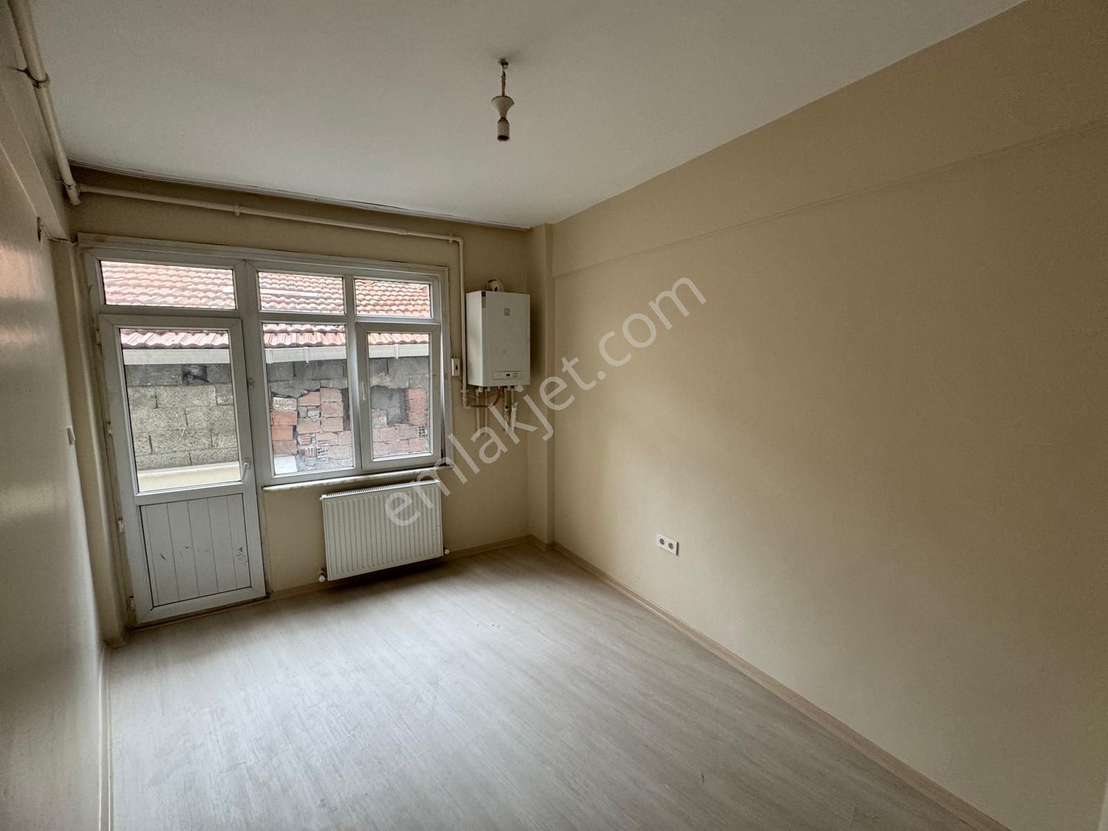 Sarıyer Merkez'de Sahile Yürüme Mesafesinde 2+1 Balkonlu Daire - Görsel 15