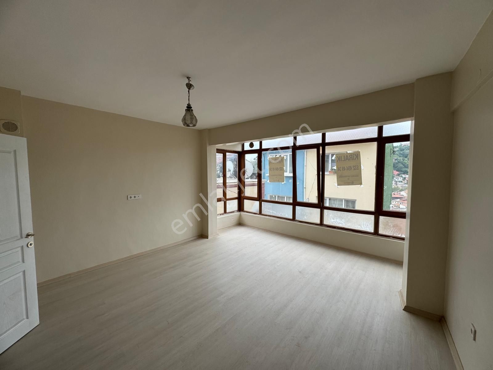 Sarıyer Merkez'de Sahile Yürüme Mesafesinde 2+1 Balkonlu Daire - Görsel 4